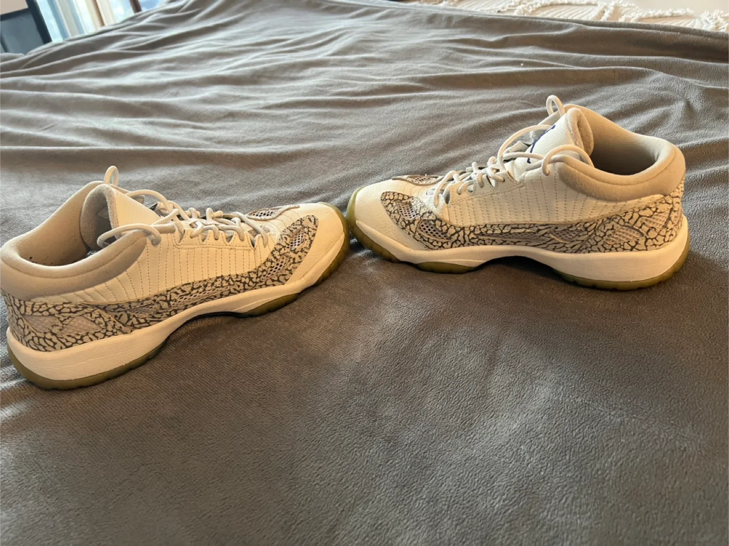 Air Jordan 11 Retro Low White Cement image indicator(4)