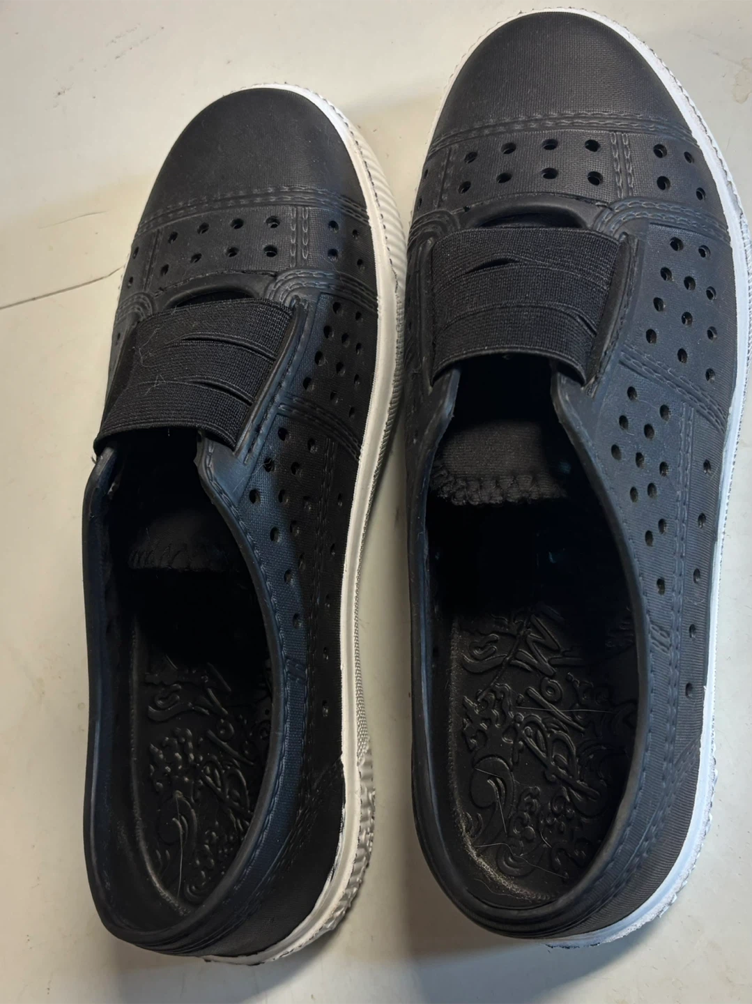 Women’s Size 7 Blowfish Slip-on Shoes Sneakers