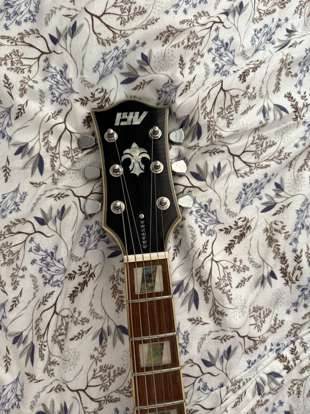 Electric Guitar - photo 2