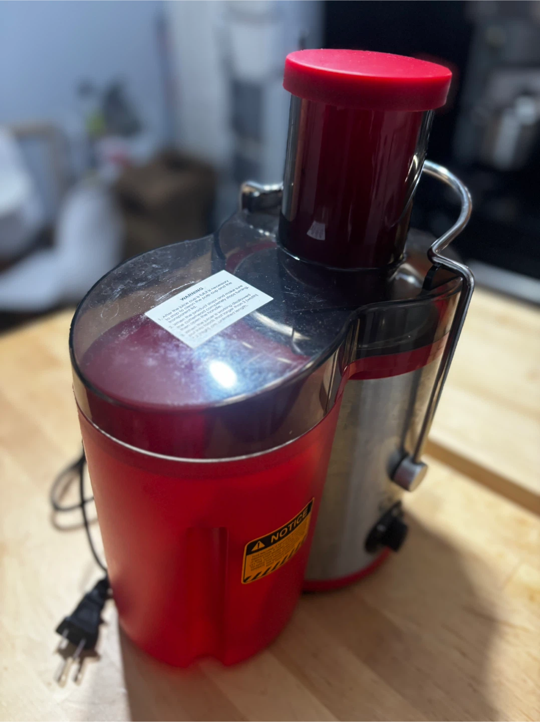 Qcen Juicer - Red and Silver