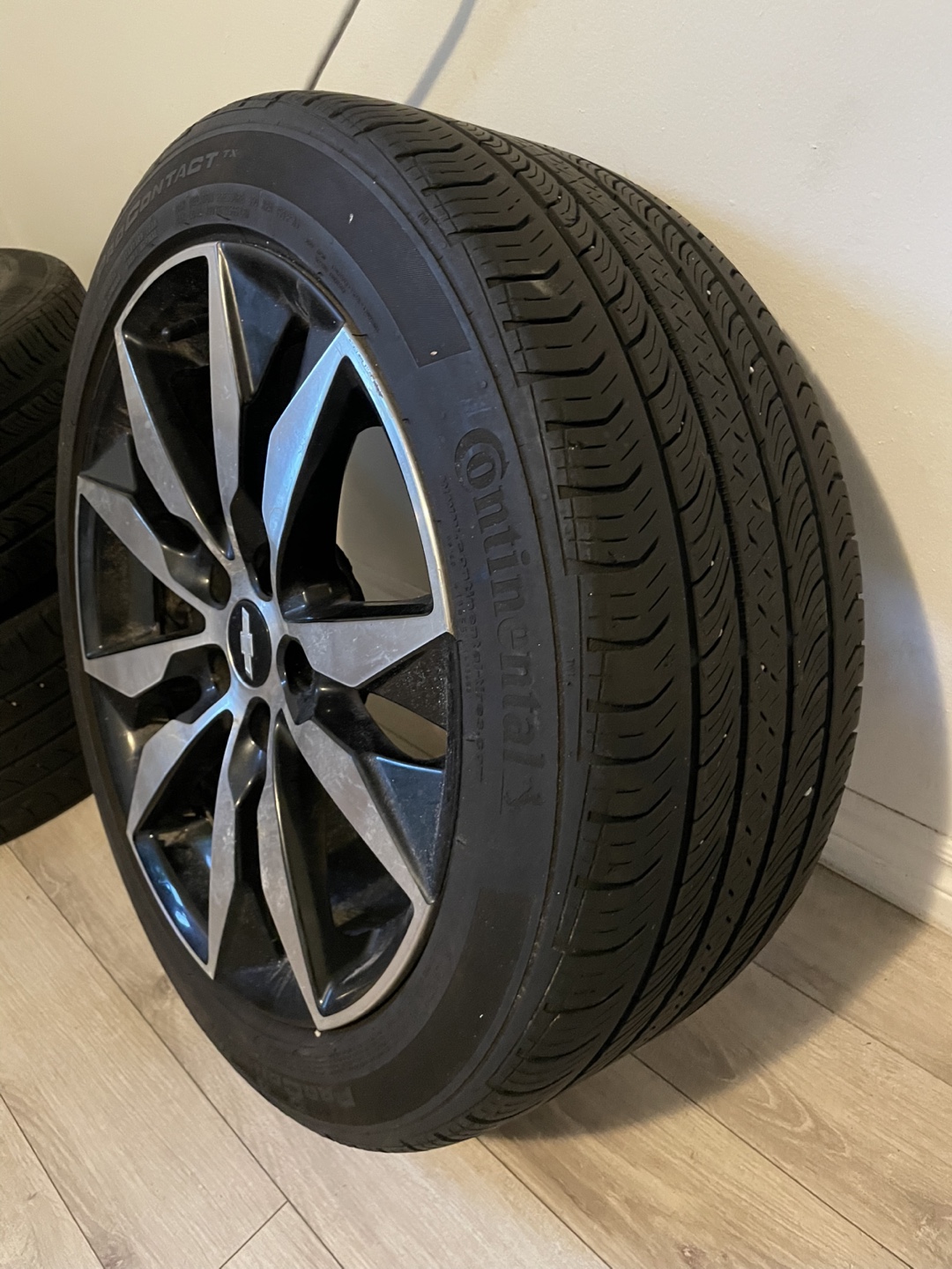 Chevrolet Rims with Continental Tires 18”(all season) - photo 3