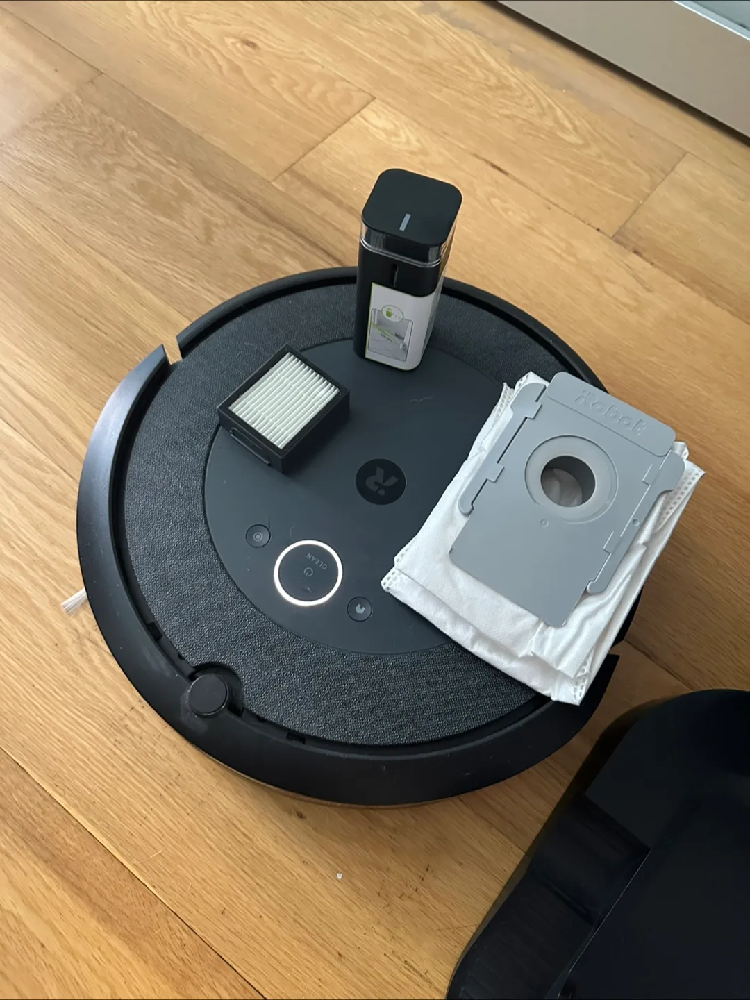 iRobot Roomba i4+ EVO Self Emptying Robot Vacuum image indicator(2)