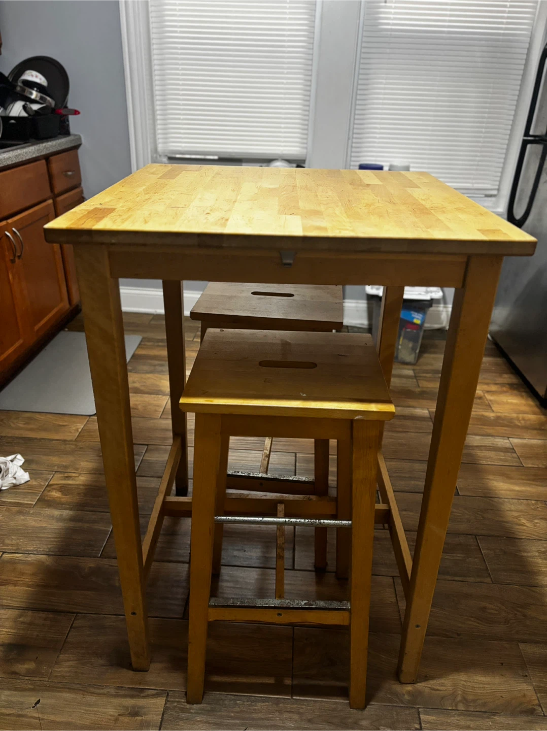 Wooden Table with 2 Stools - photo 2