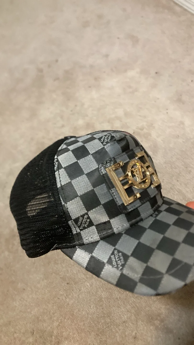 Louis Vuitton limited edition Damier Cap image indicator(2)