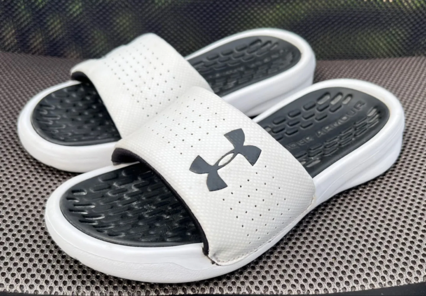 Youth Under Armour ‘Playmaker’ Slides image indicator(6)