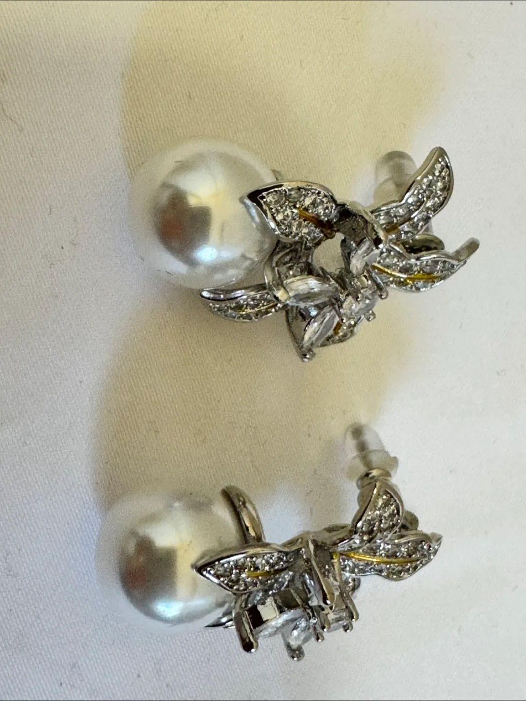 Pearl & Rhinestone Flower Earrings image indicator(2)