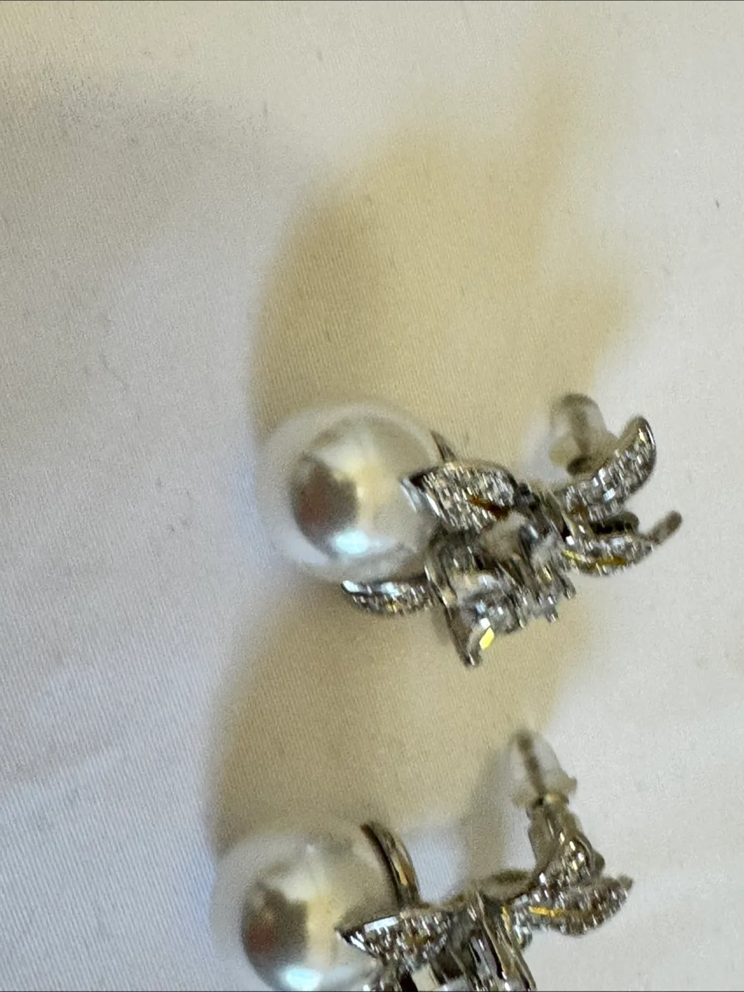 Pearl & Rhinestone Flower Earrings image indicator(4)