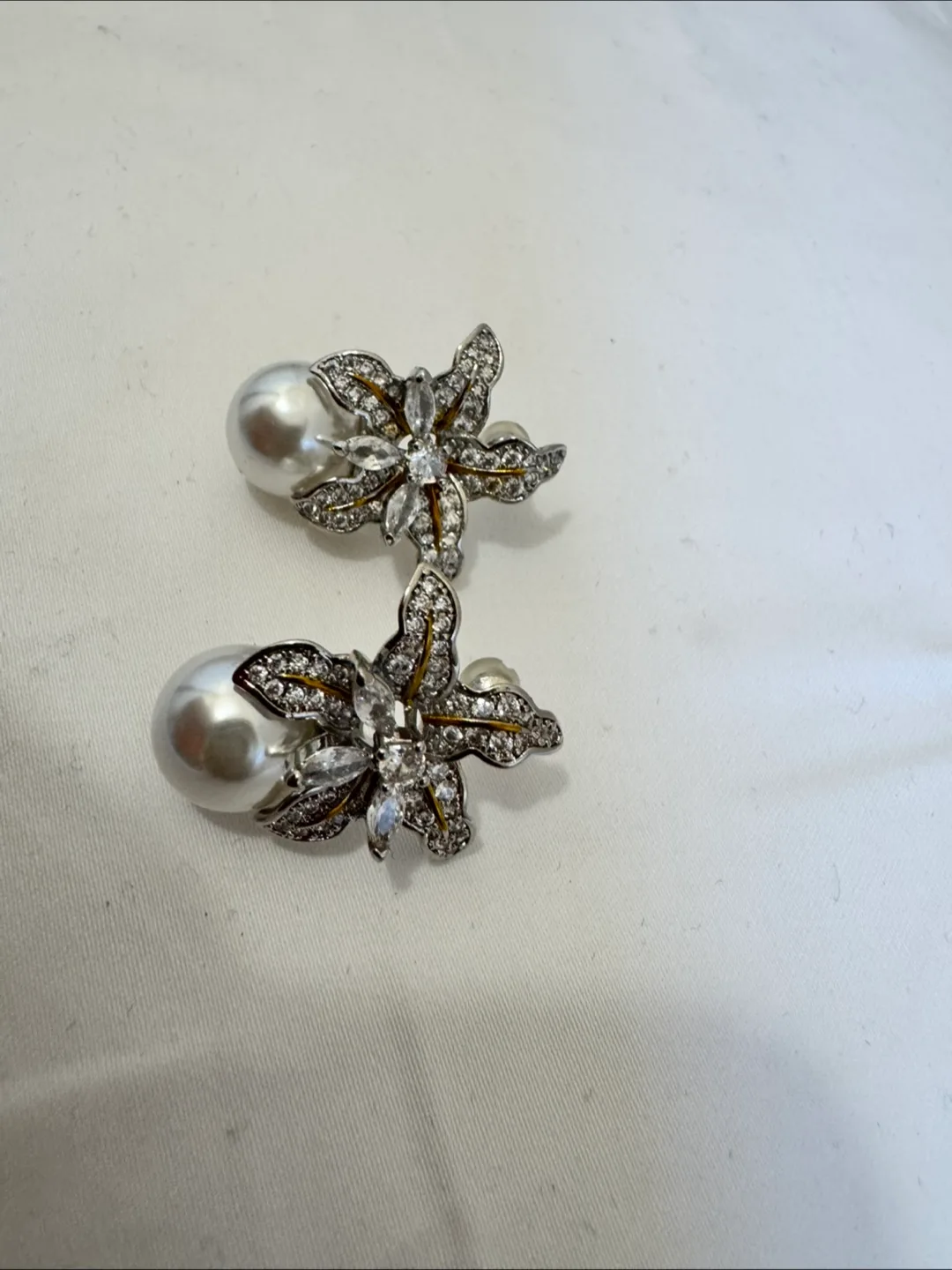 Pearl & Rhinestone Flower Earrings image indicator(8)
