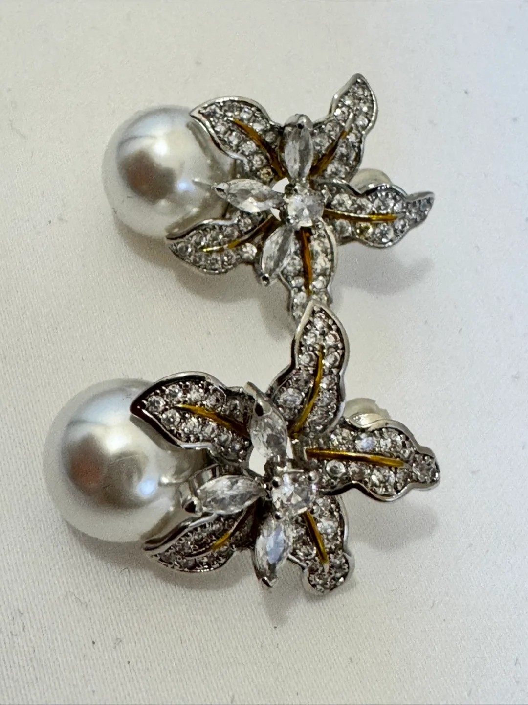 Pearl & Rhinestone Flower Earrings image indicator(7)