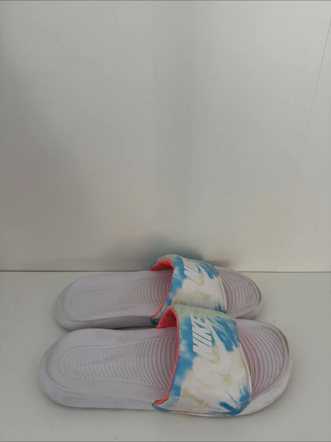 Nike Slides image indicator(2)