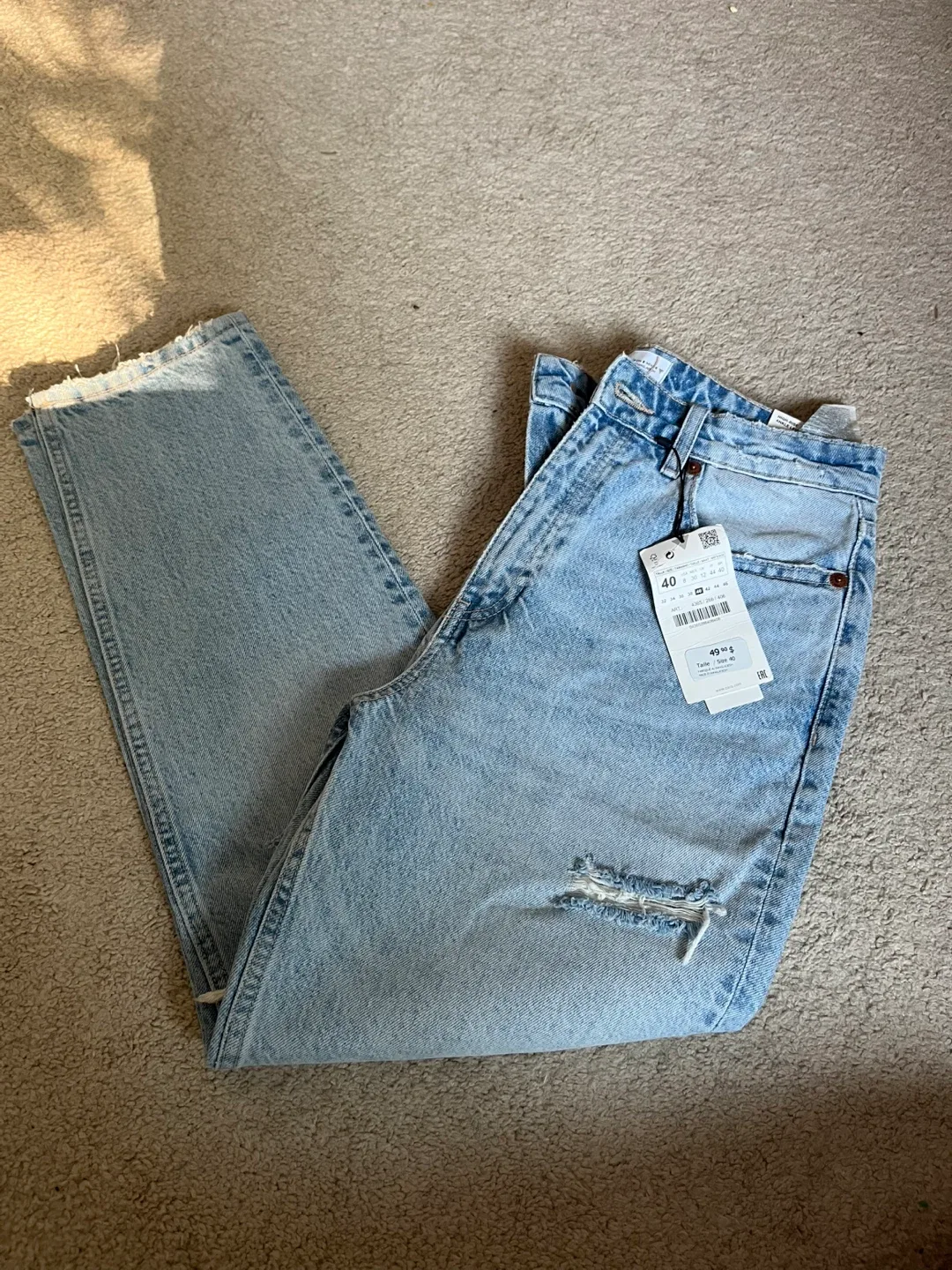 Zara Mom Fit Ripped Jeans - Size 40