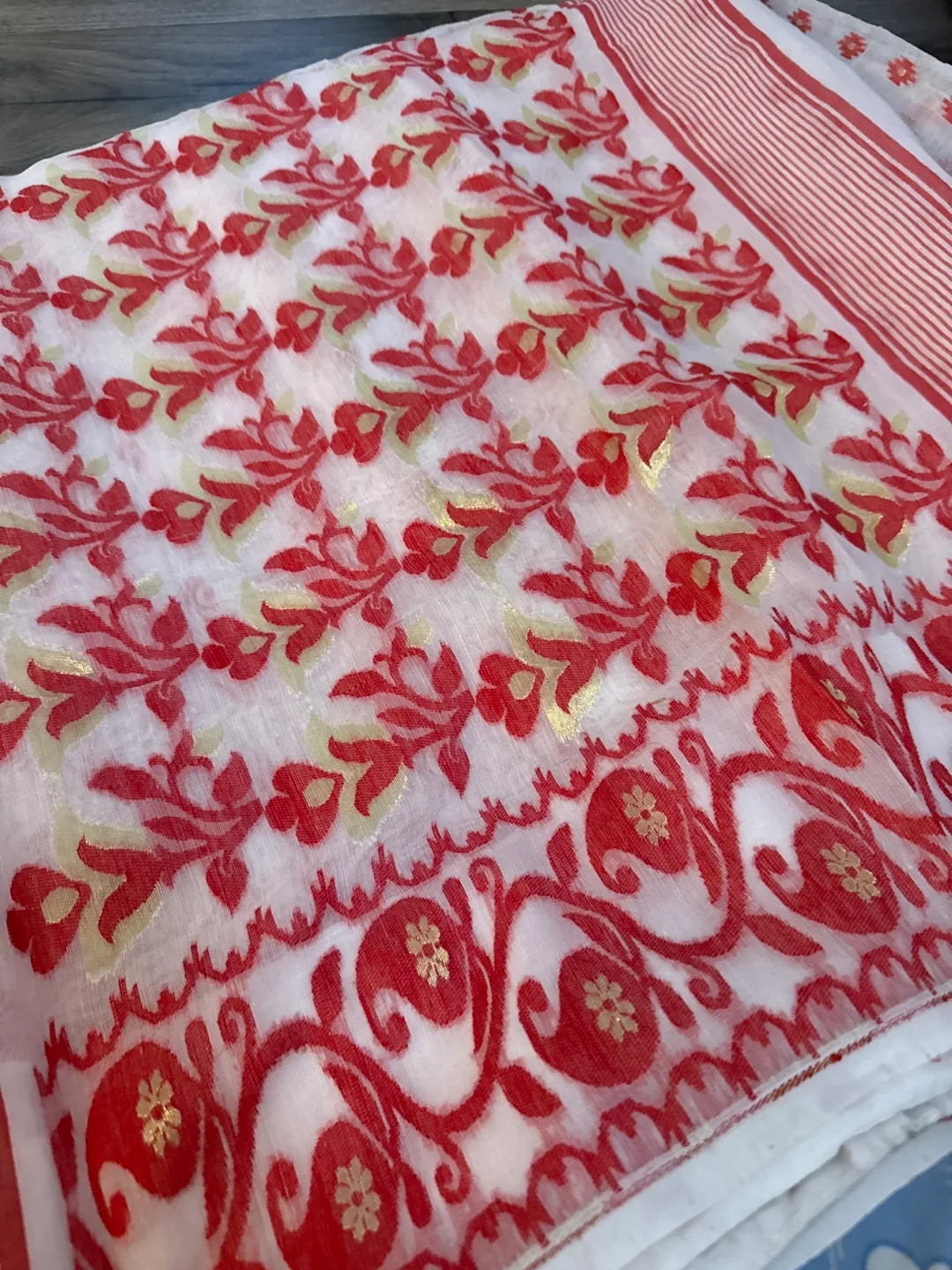 Red & White Saree image indicator(2)