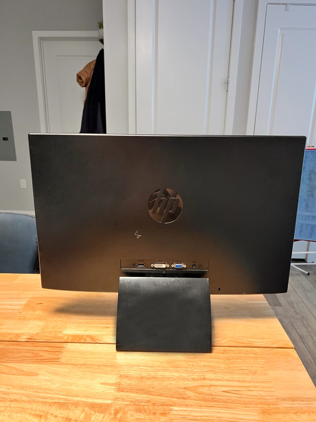 HP Pavilion 28bw 28-inch Monitor - photo 2