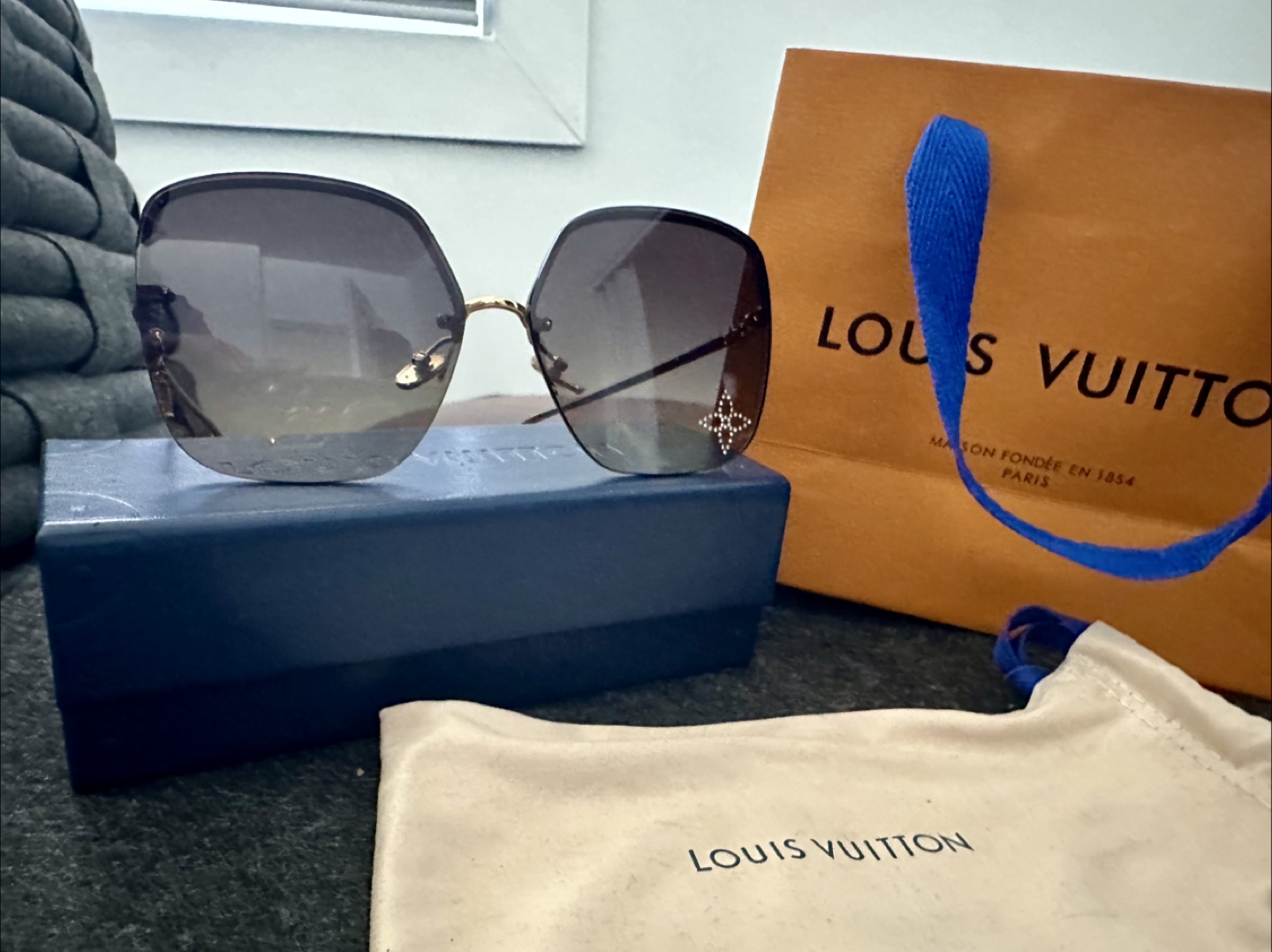 Louis Vuitton Sunglasses - Includes Box & Pouch - photo 3