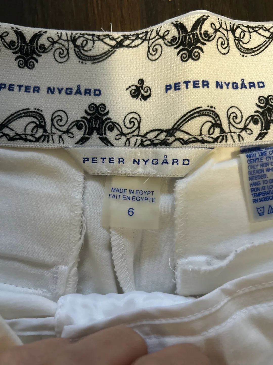 Peter Nygård White Capri Pants - Size 6 image indicator(2)