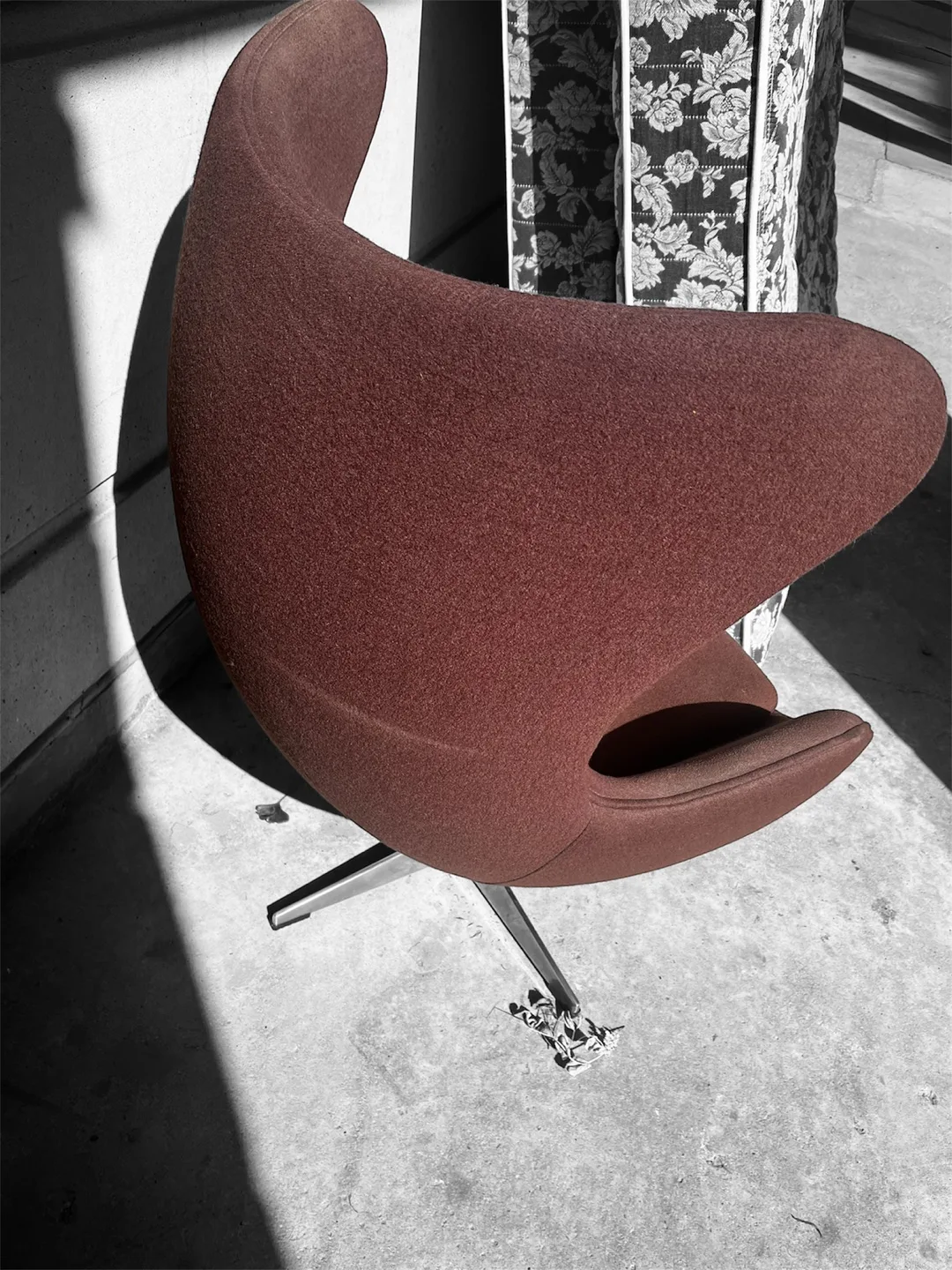 Arne Jacobsen Egg Chair - Brown thumbnail