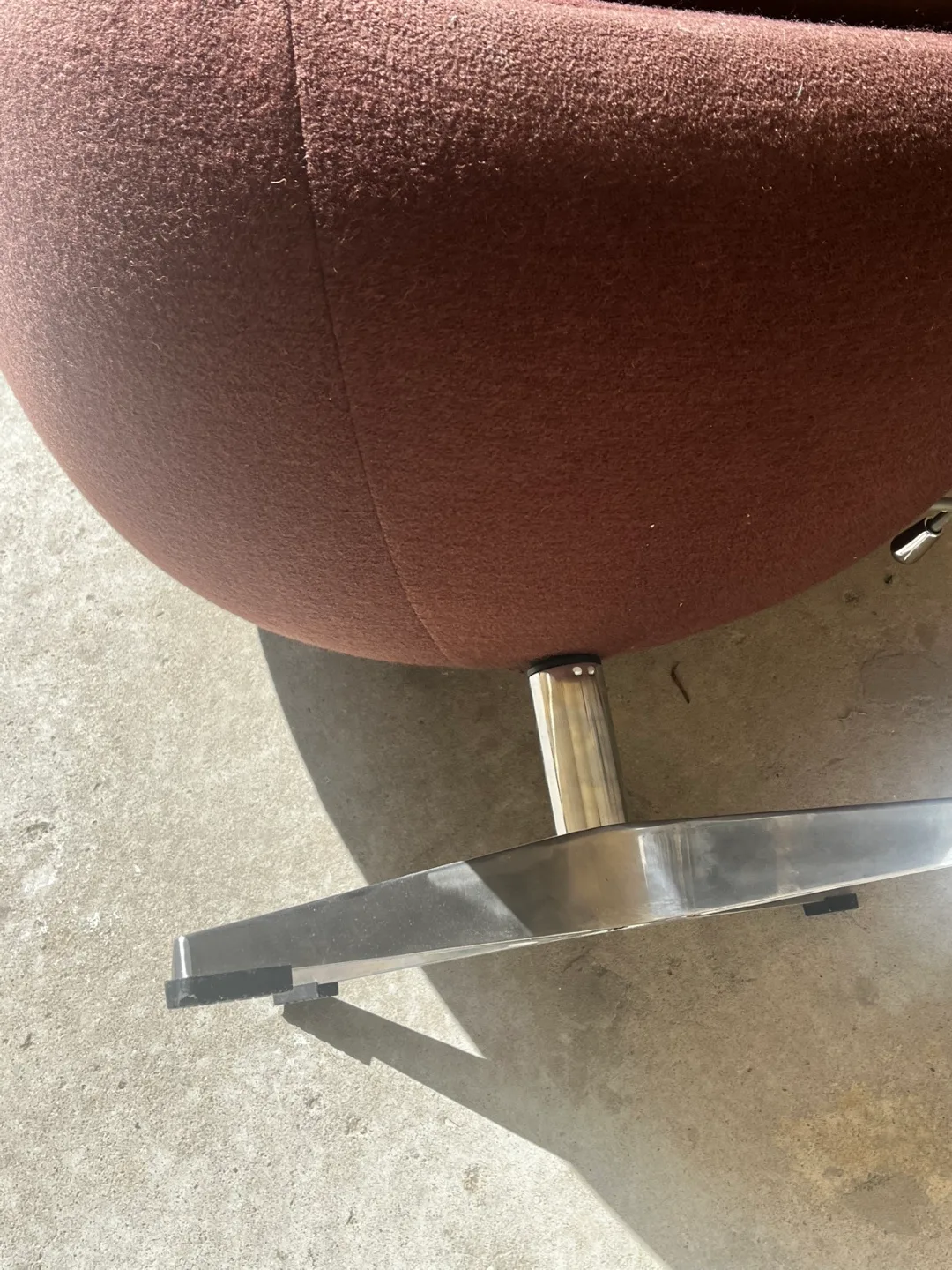 Arne Jacobsen Egg Chair - Brown image indicator(6)