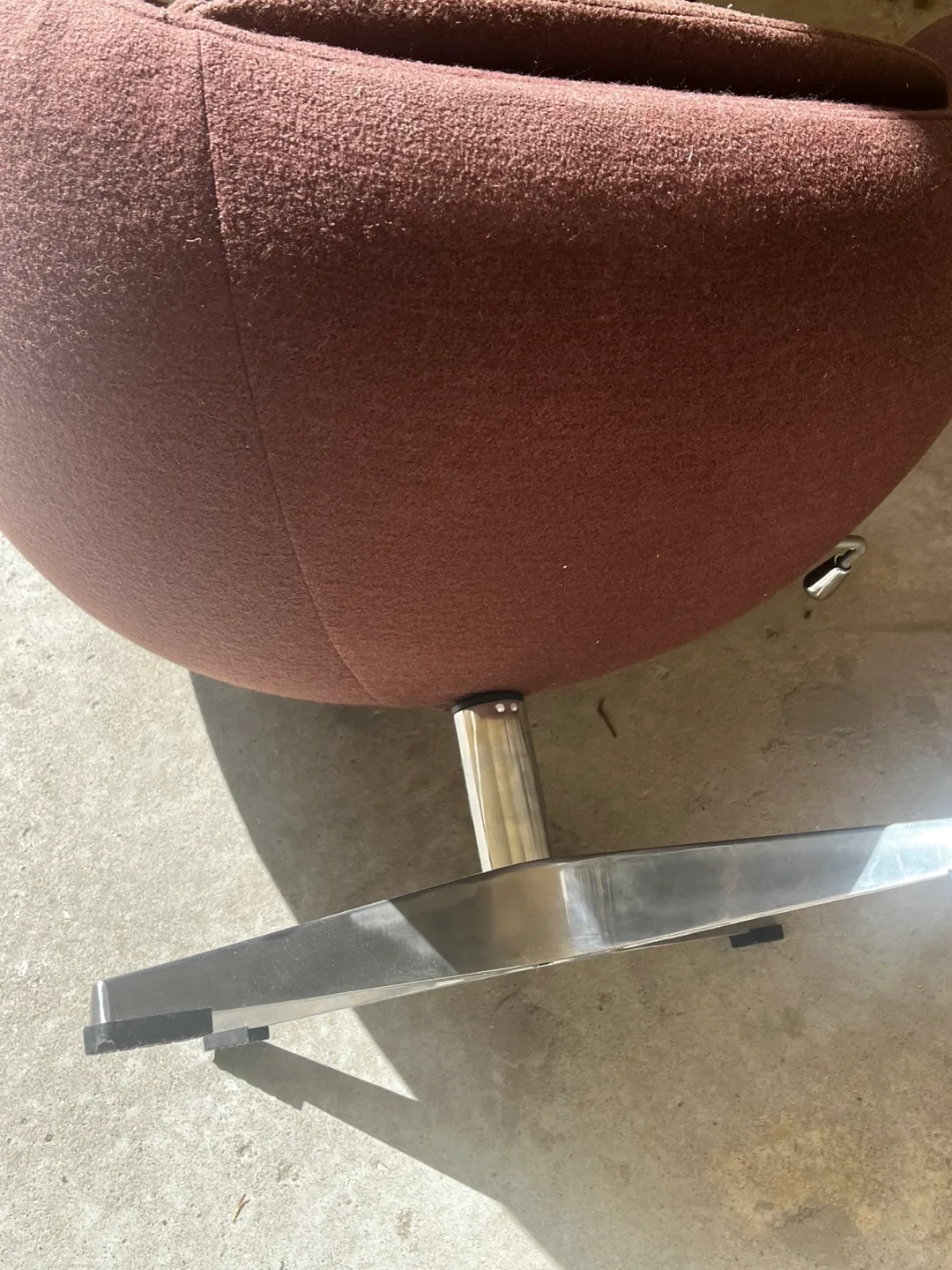 Arne Jacobsen Egg Chair - Brown image indicator(5)