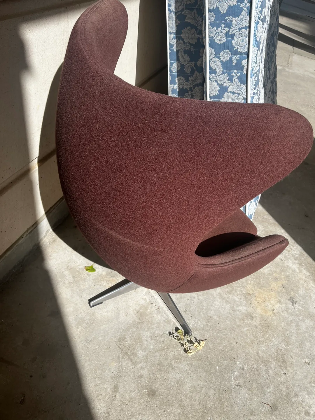 Arne Jacobsen Egg Chair - Brown image indicator(8)