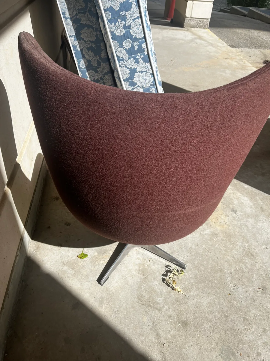 Arne Jacobsen Egg Chair - Brown image indicator(9)