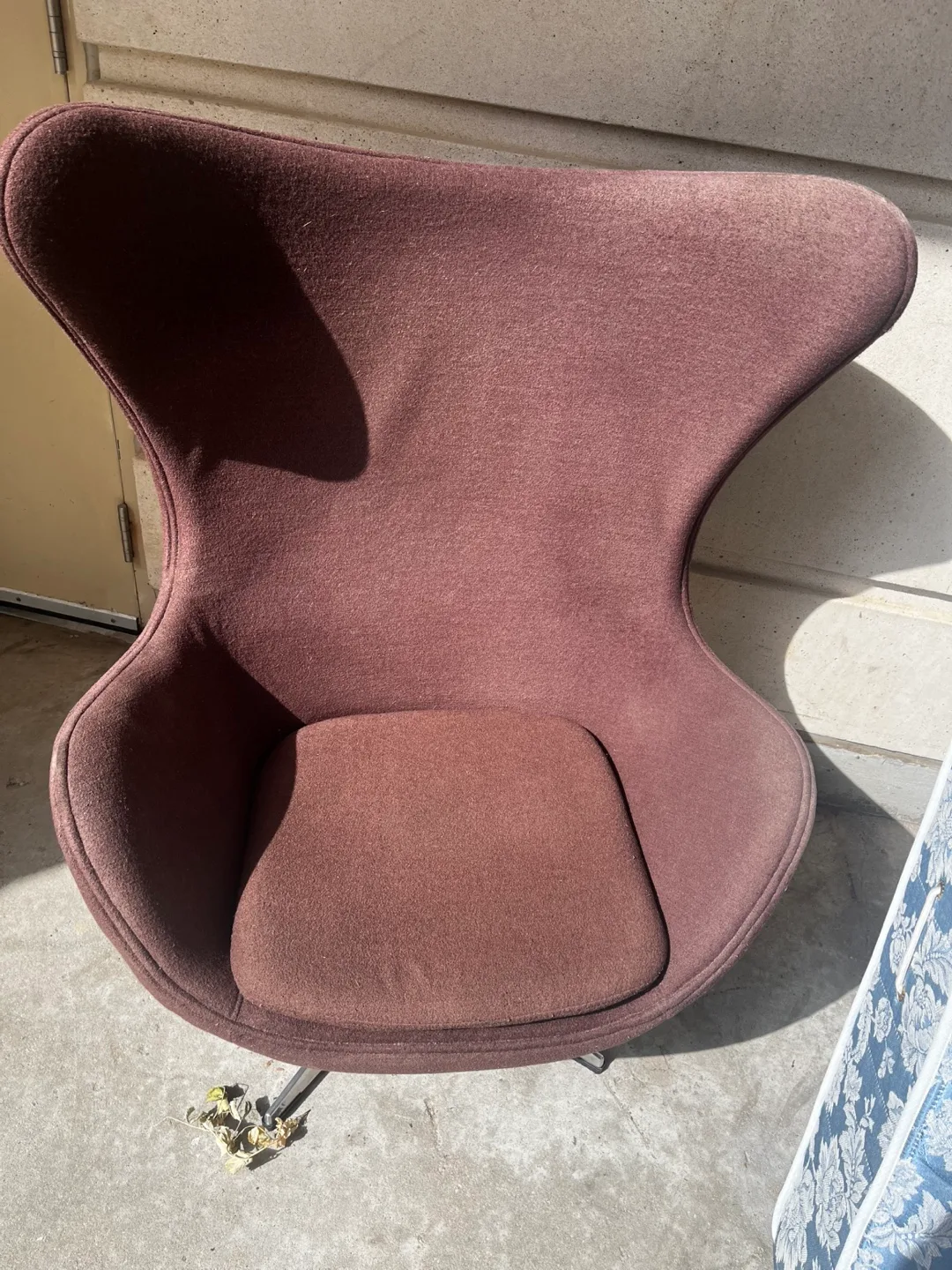 Arne Jacobsen Egg Chair - Brown image indicator(7)