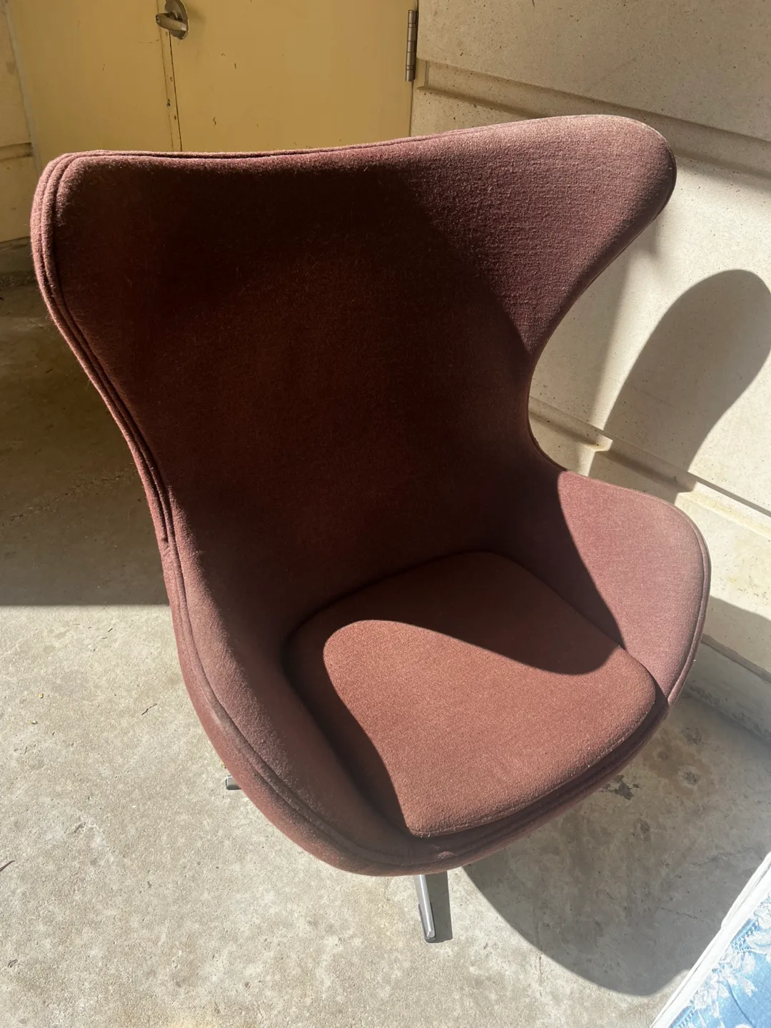 Arne Jacobsen Egg Chair - Brown image indicator(10)