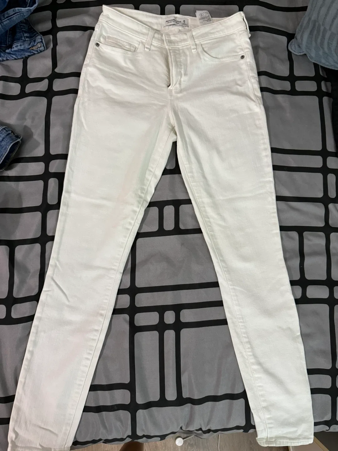 Abercrombie & Fitch Mid Rise Super Skinny Jeans - Size 26 thumbnail