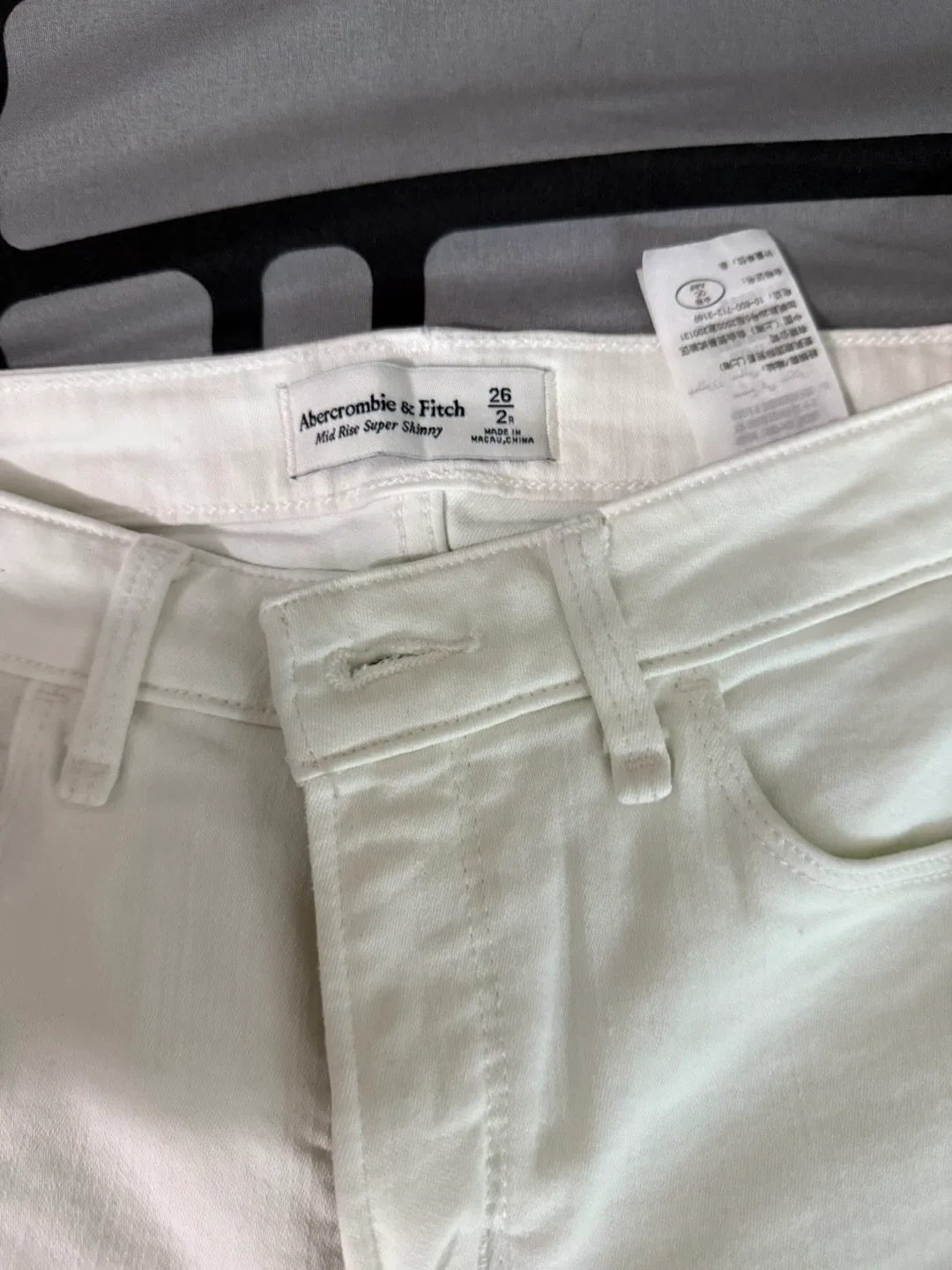 Abercrombie & Fitch Mid Rise Super Skinny Jeans - Size 26 image indicator(2)