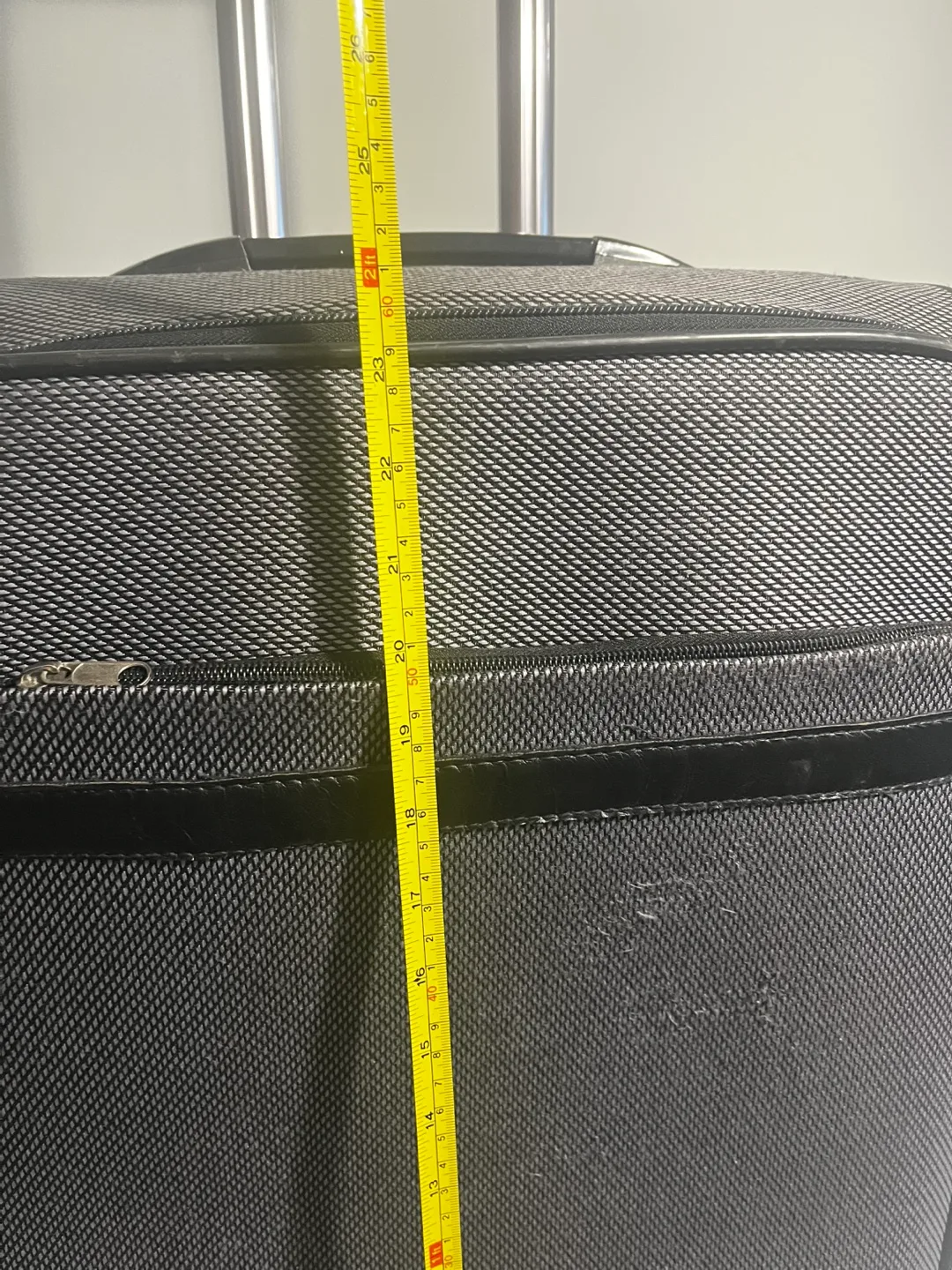 Summit Rolling Suitcase - 24 Inch image indicator(3)