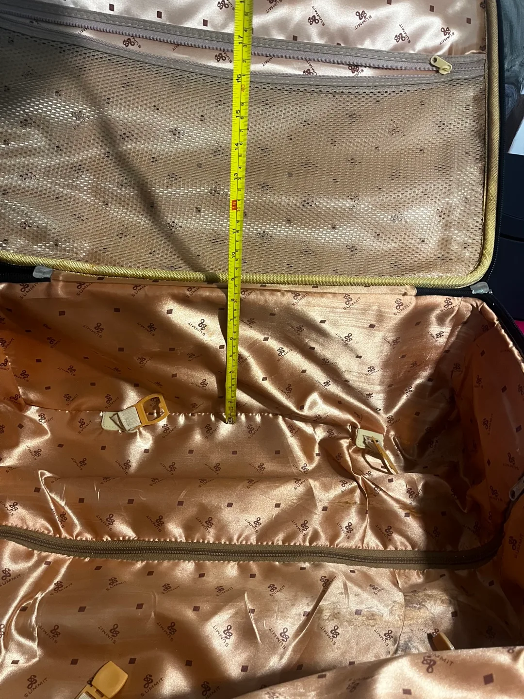 Summit Rolling Suitcase - 24 Inch image indicator(4)