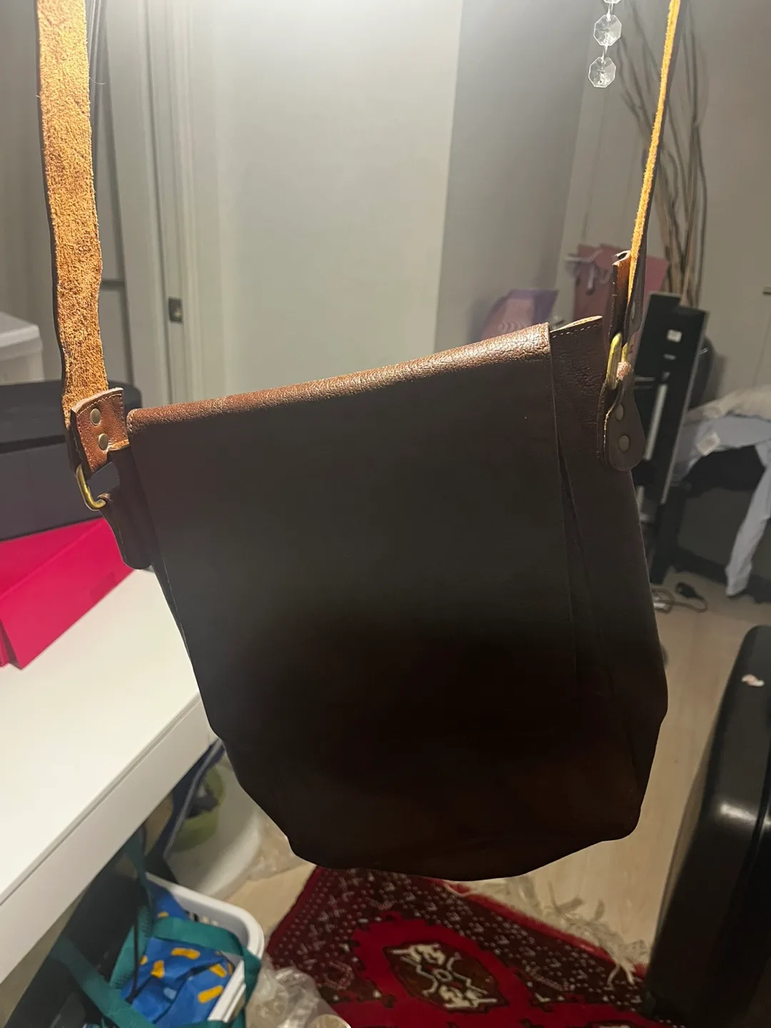 Brown Leather Messenger Bag image indicator(5)