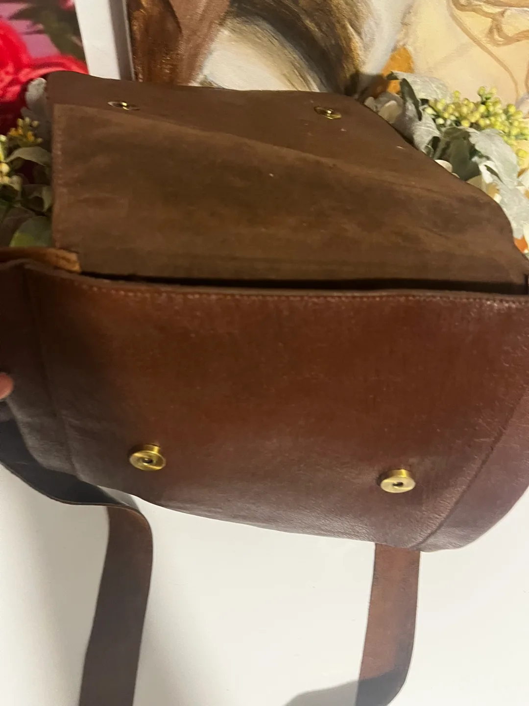 Brown Leather Messenger Bag image indicator(3)