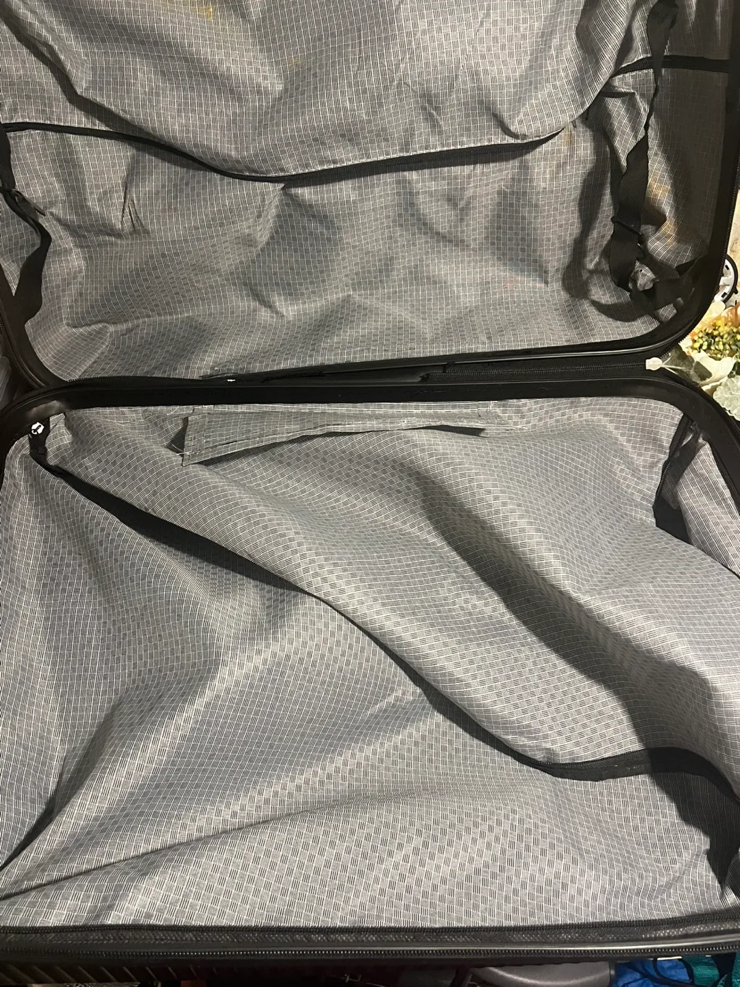 Black Hard Shell Suitcase image indicator(4)