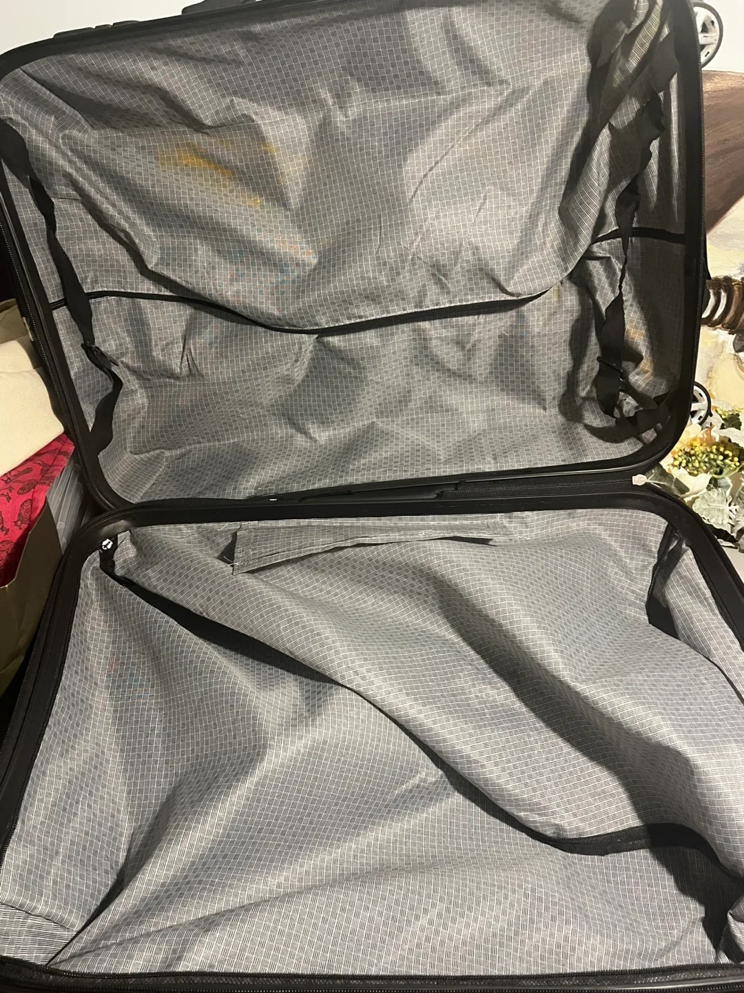 Black Hard Shell Suitcase image indicator(3)