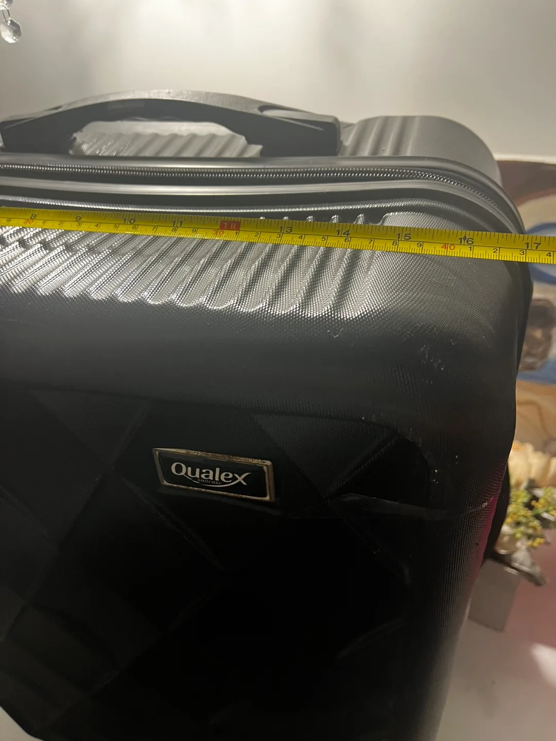 Black Hard Shell Suitcase image indicator(8)