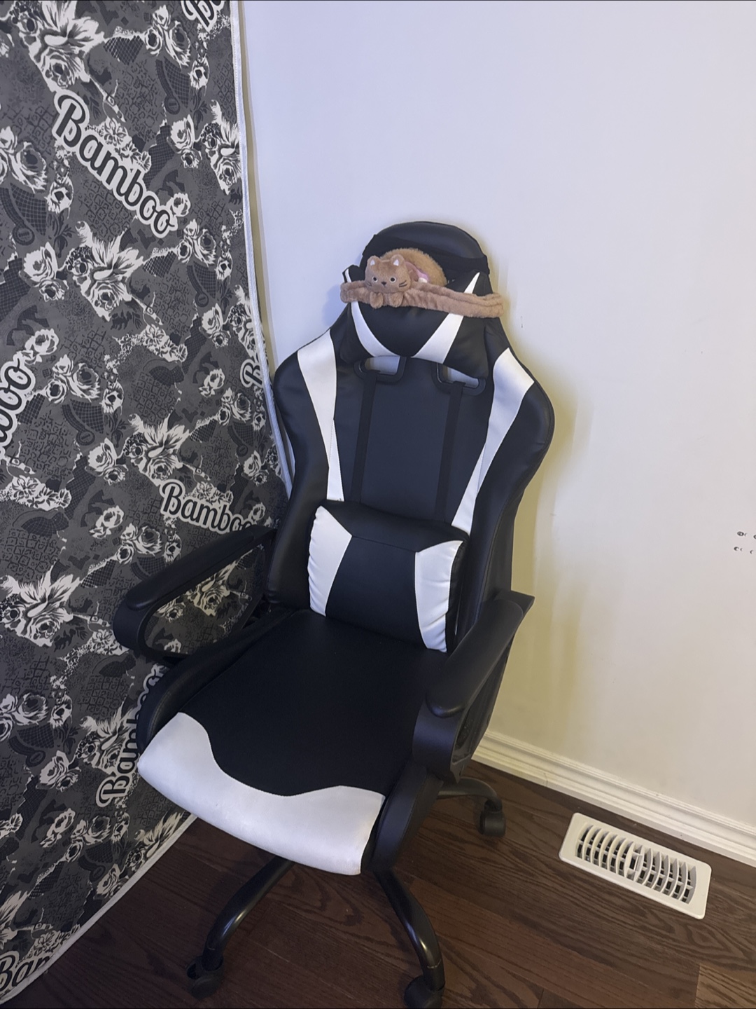Black & White Gaming Chair