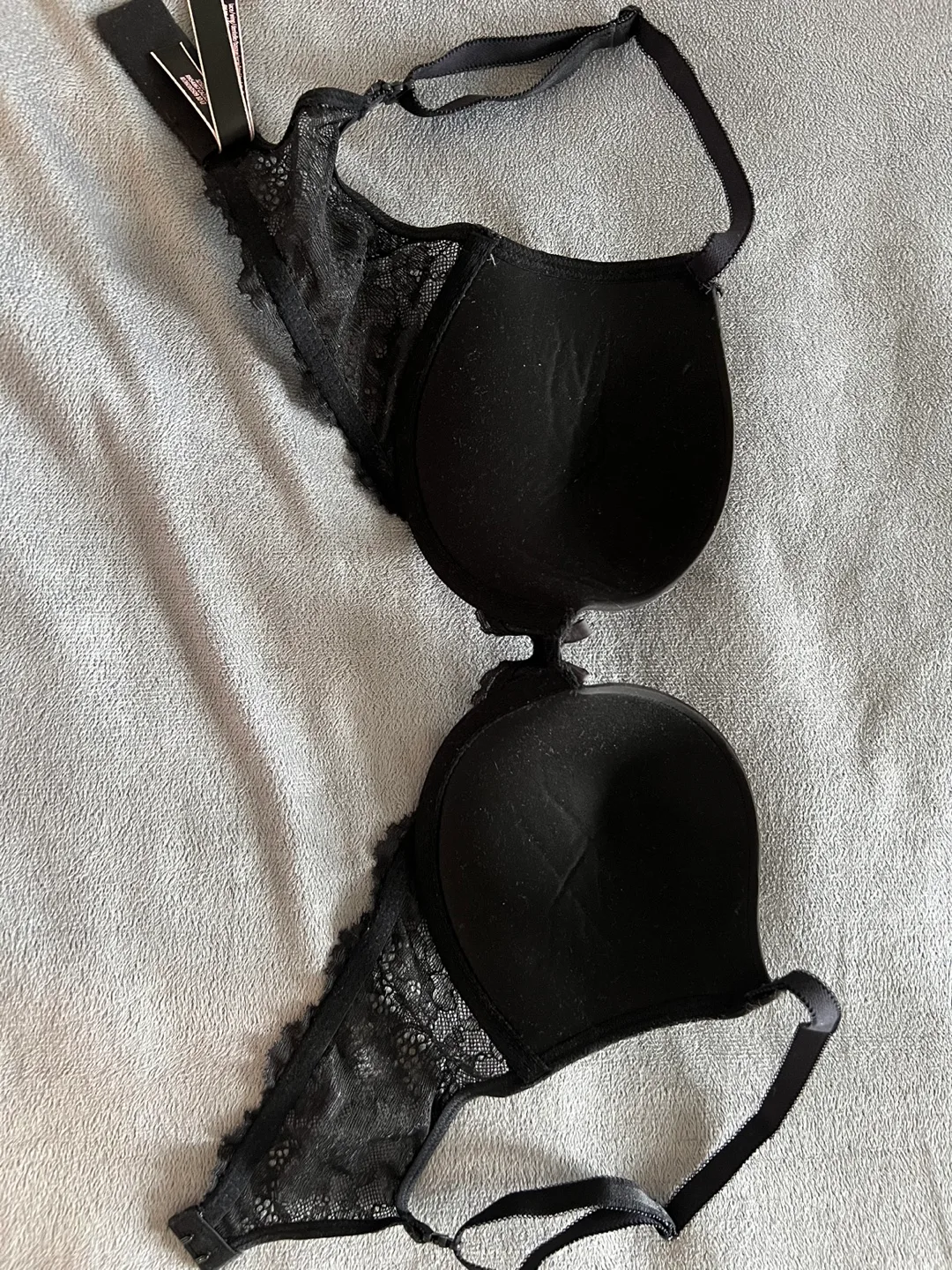 *BRAND NEW* Victoria's Secret Black Lace Bra - Size 32D/E70 image indicator(2)