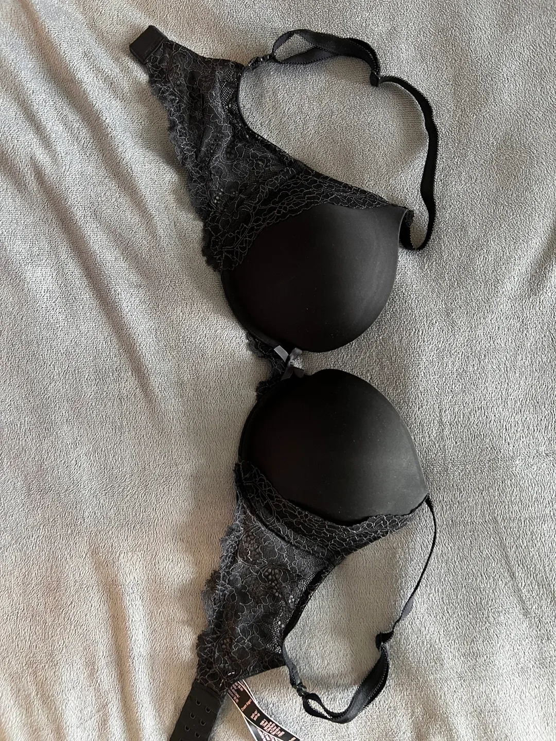 *BRAND NEW* Victoria's Secret Black Lace Bra - Size 32D/E70 thumbnail