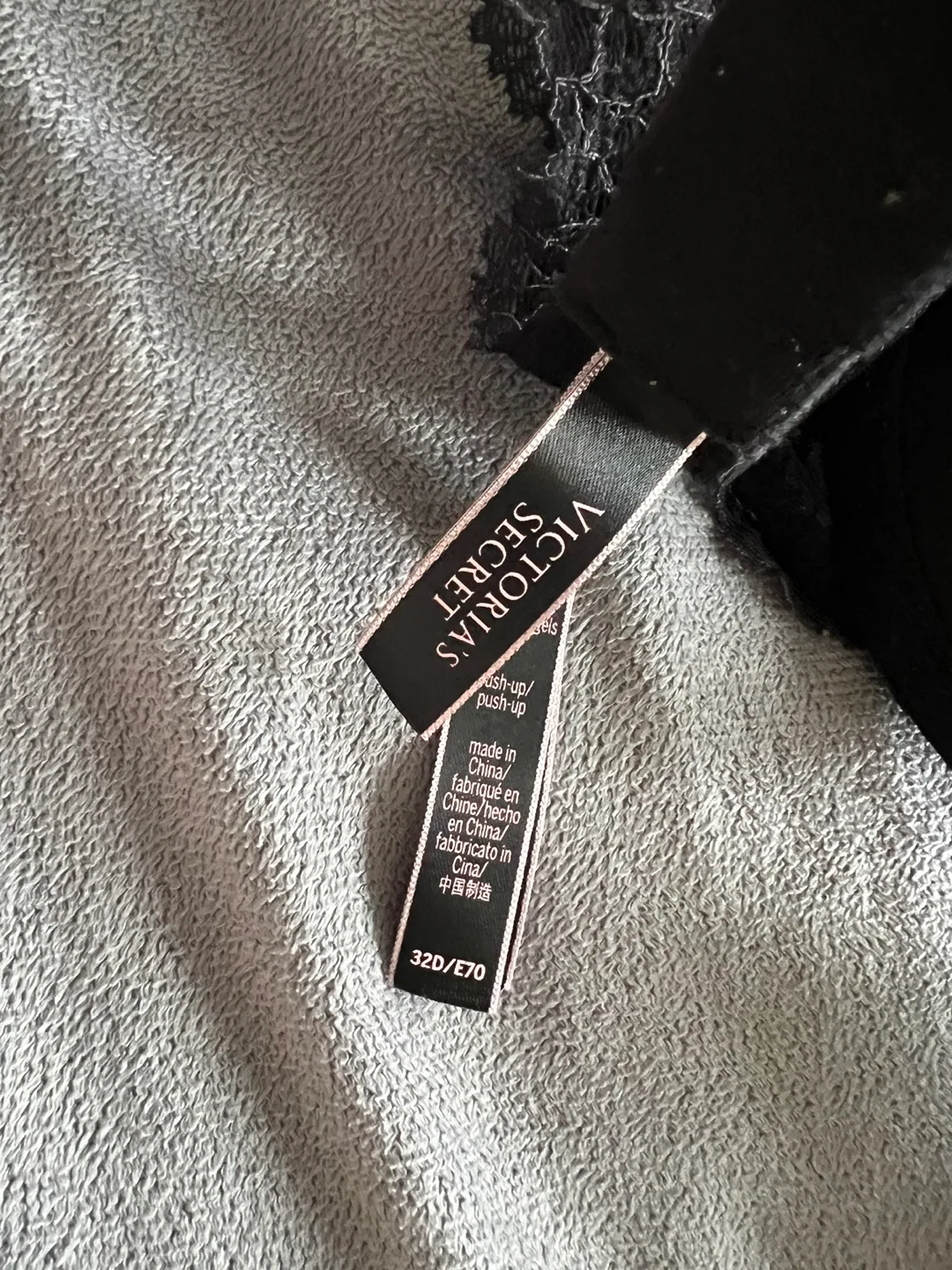 *BRAND NEW* Victoria's Secret Black Lace Bra - Size 32D/E70 image indicator(3)