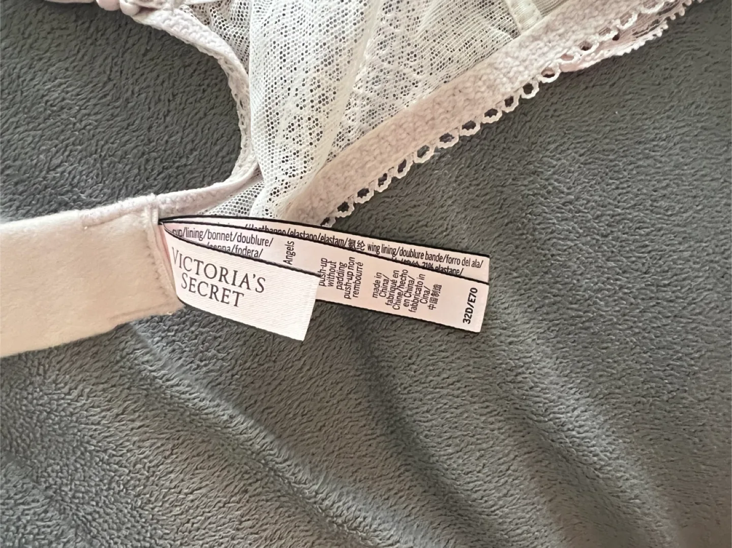 *BRAND NEW* Victoria's Secret Bra - Size 32D image indicator(3)