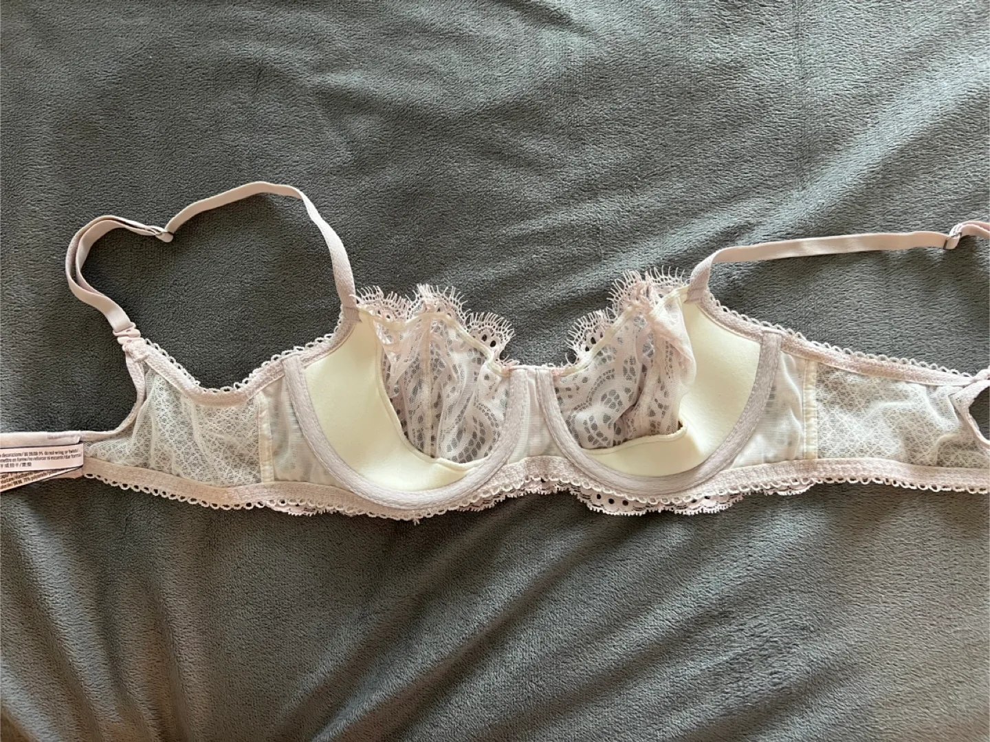 *BRAND NEW* Victoria's Secret Bra - Size 32D image indicator(2)
