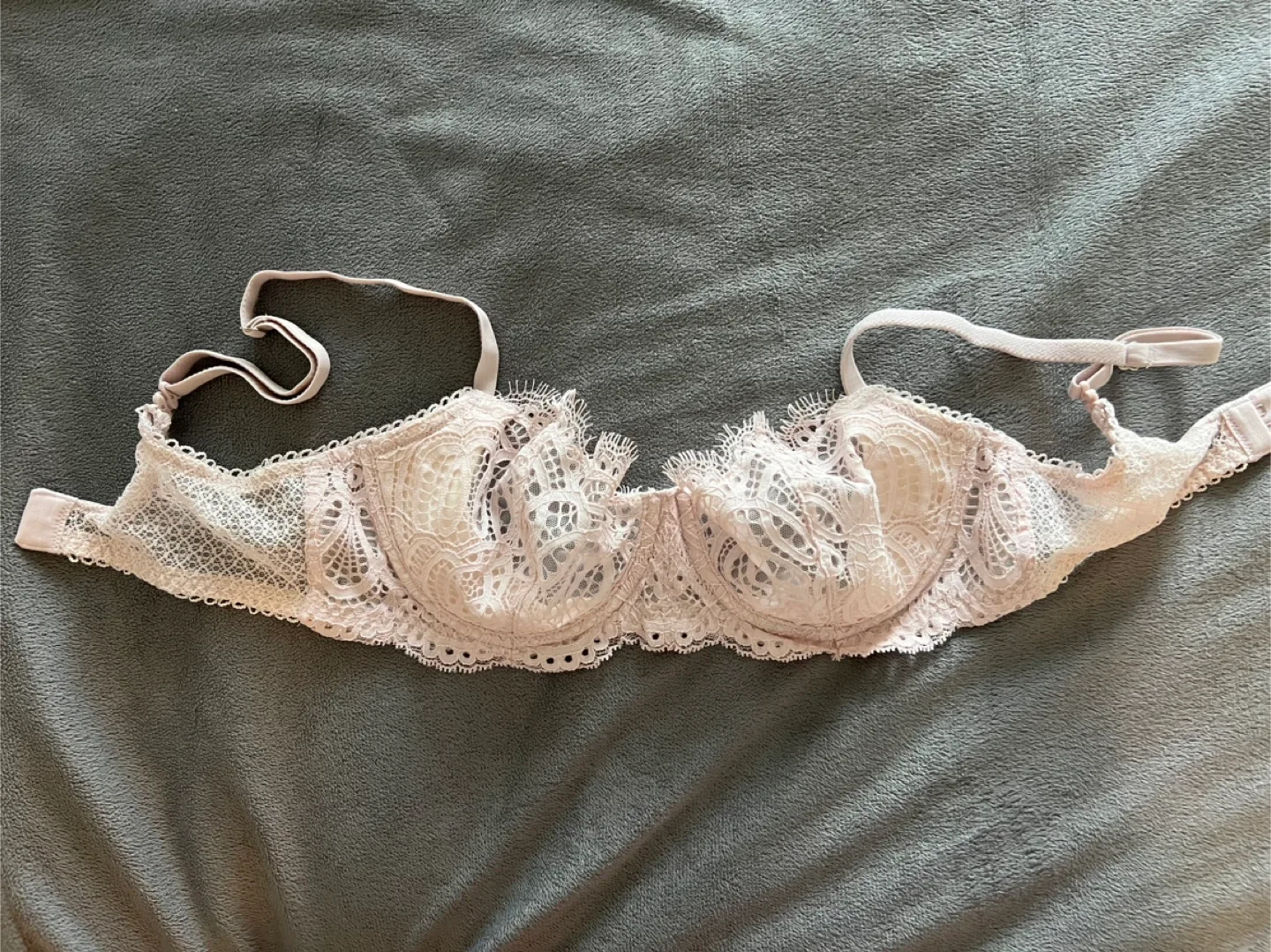 *BRAND NEW* Victoria's Secret Bra - Size 32D thumbnail