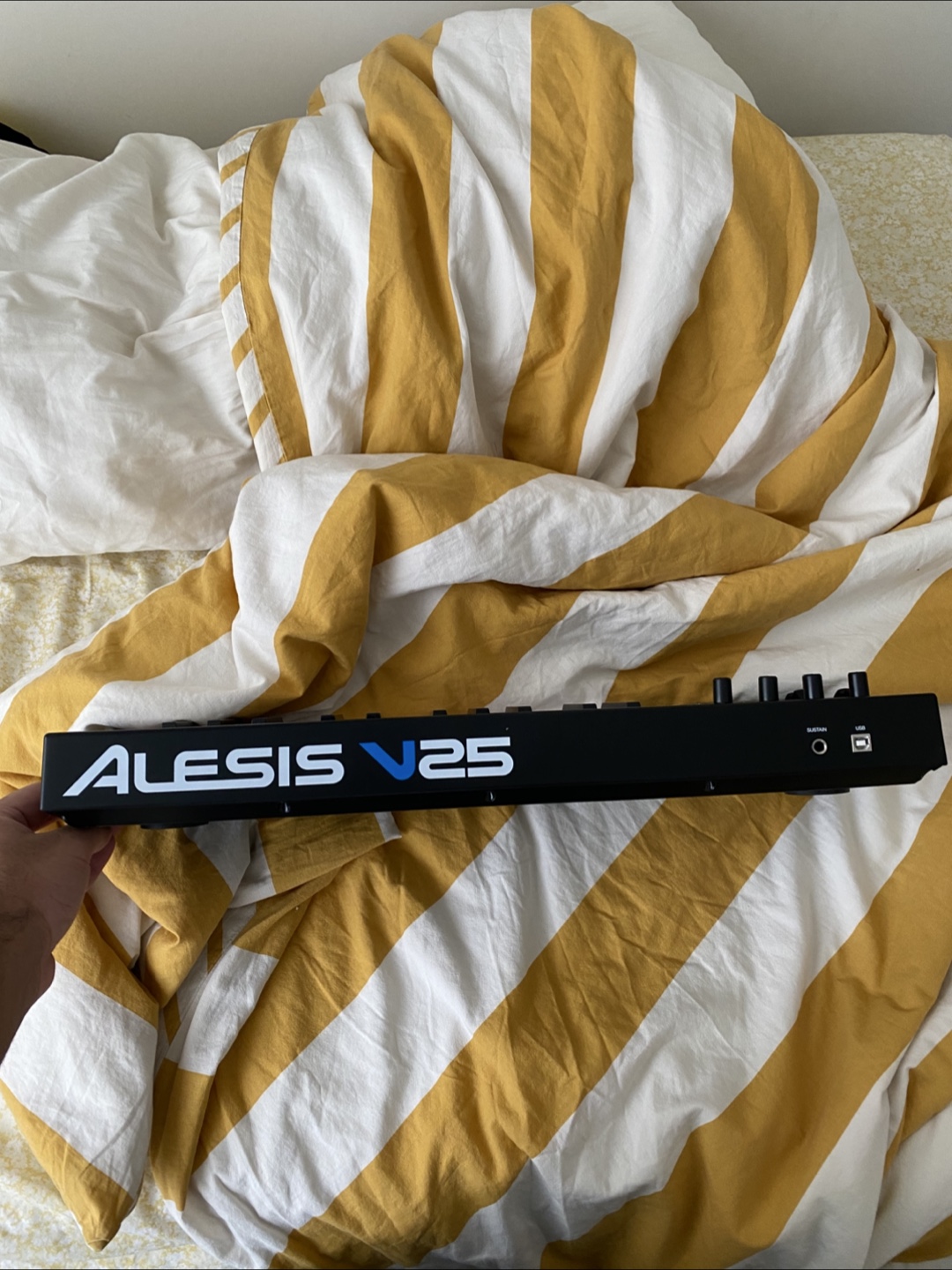 Alesis V25 MIDI Keyboard - photo 2