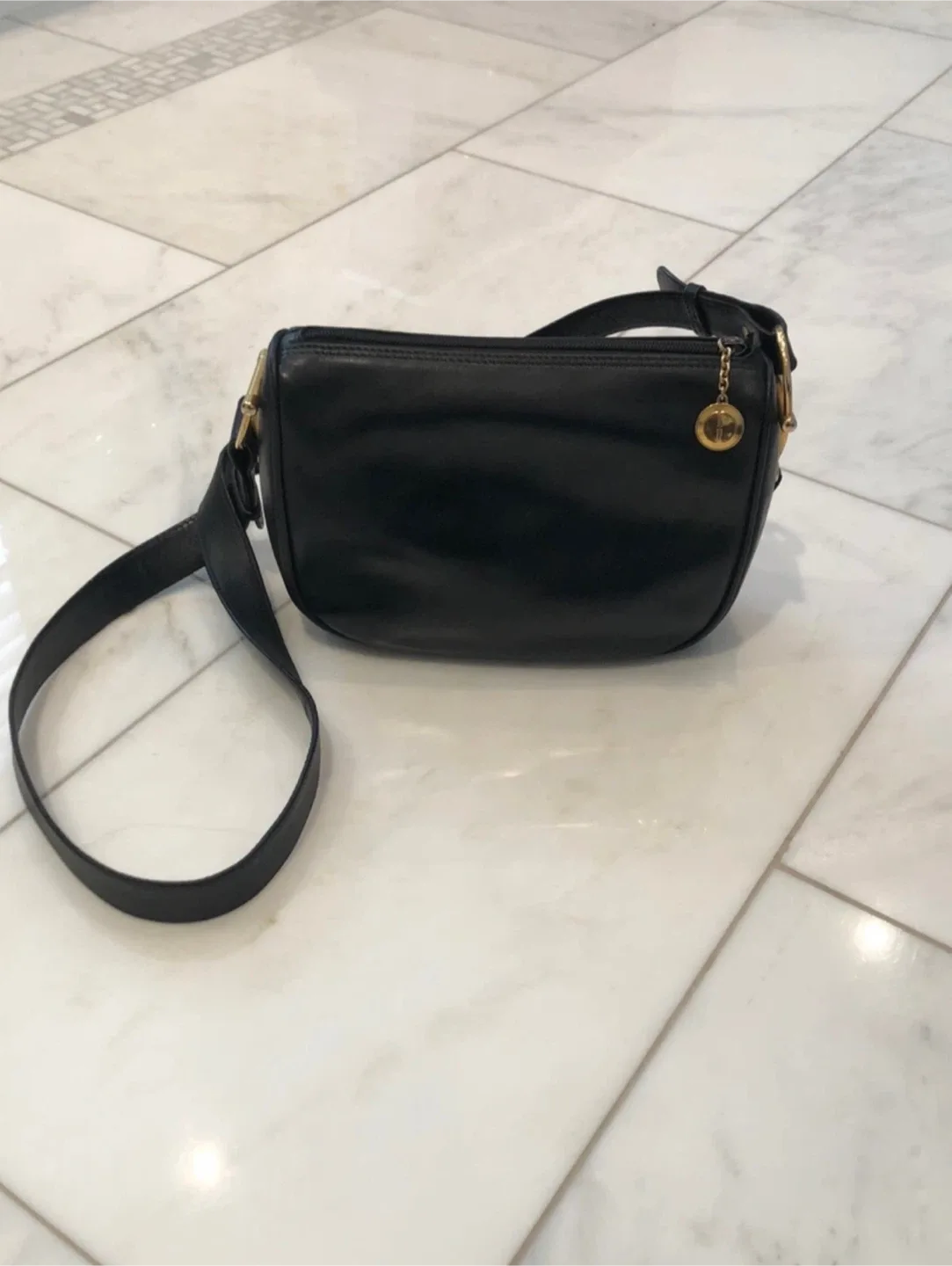 vintage Gucci authentic crossbody purse in great shape image indicator(5)