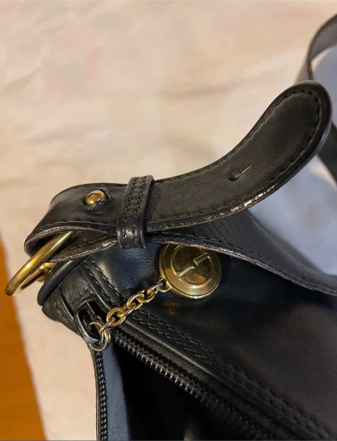 vintage Gucci authentic crossbody purse in great shape image indicator(7)