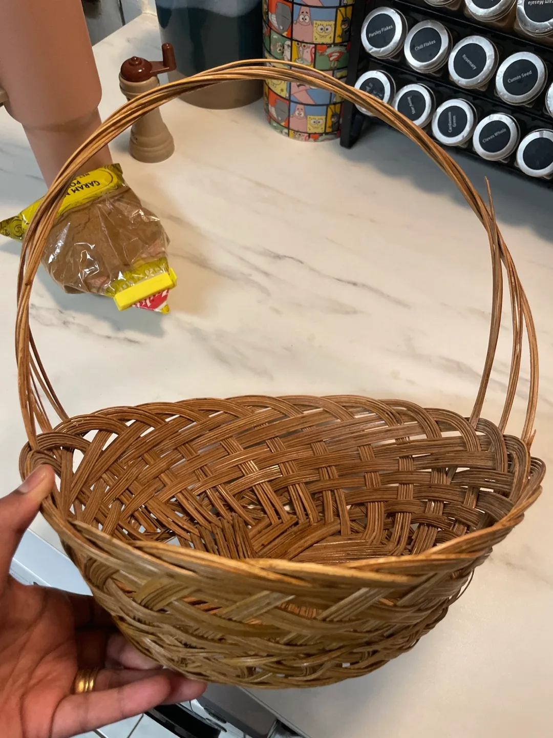 Woven Wicker Basket with Handle image indicator(2)