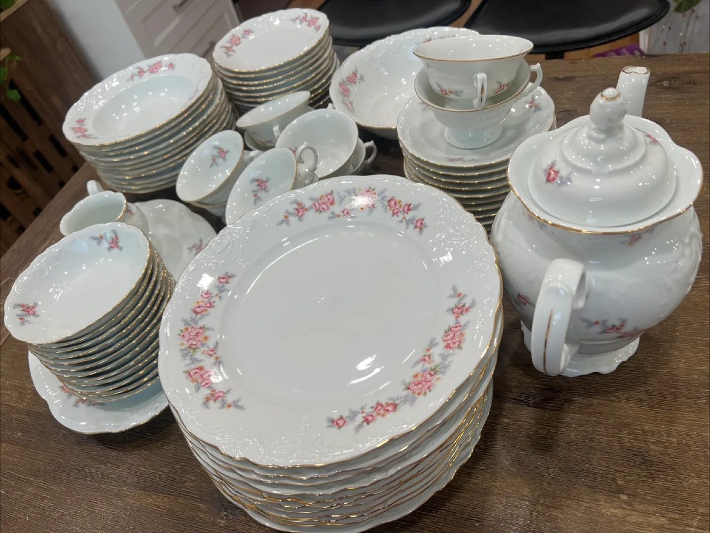 Vintage China Set with Floral Design image indicator(4)
