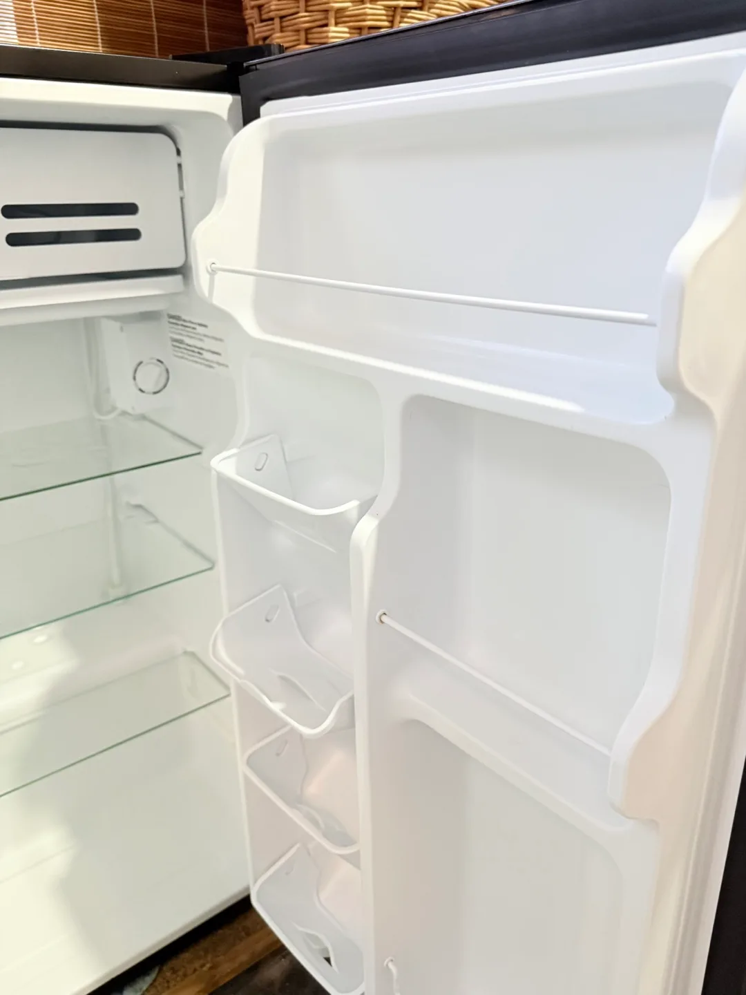 Arctic King Compact Mini Fridge - Black image indicator(7)