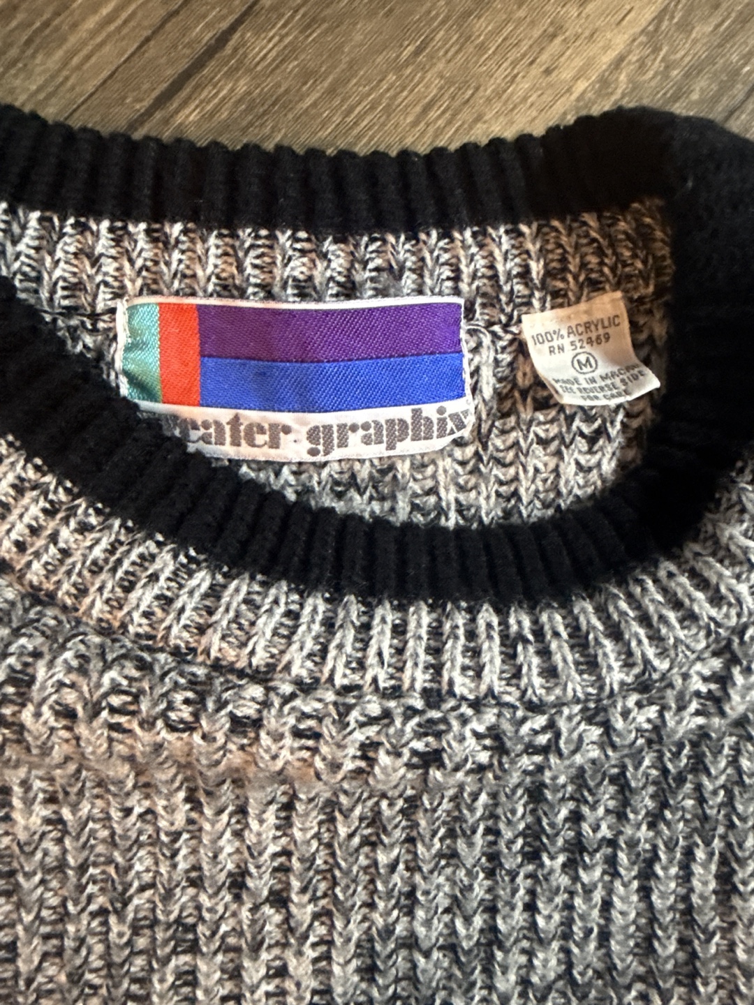 Vintage ‘90 Color Graphics Sweater - Size M - photo 2