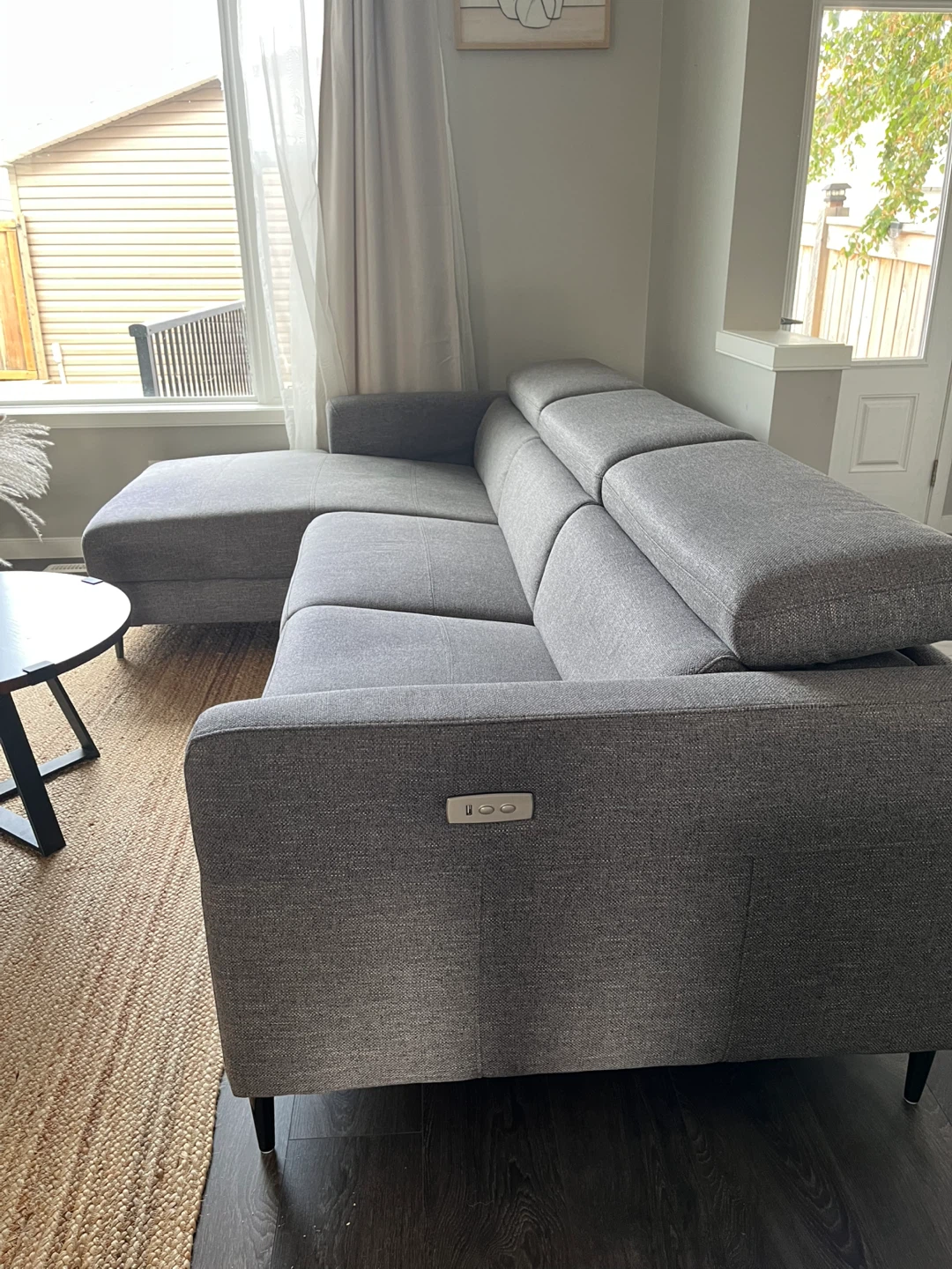 🔥🔥Moving out Sale - Sectional sofa with recliner feature 🥕 - photo 2
